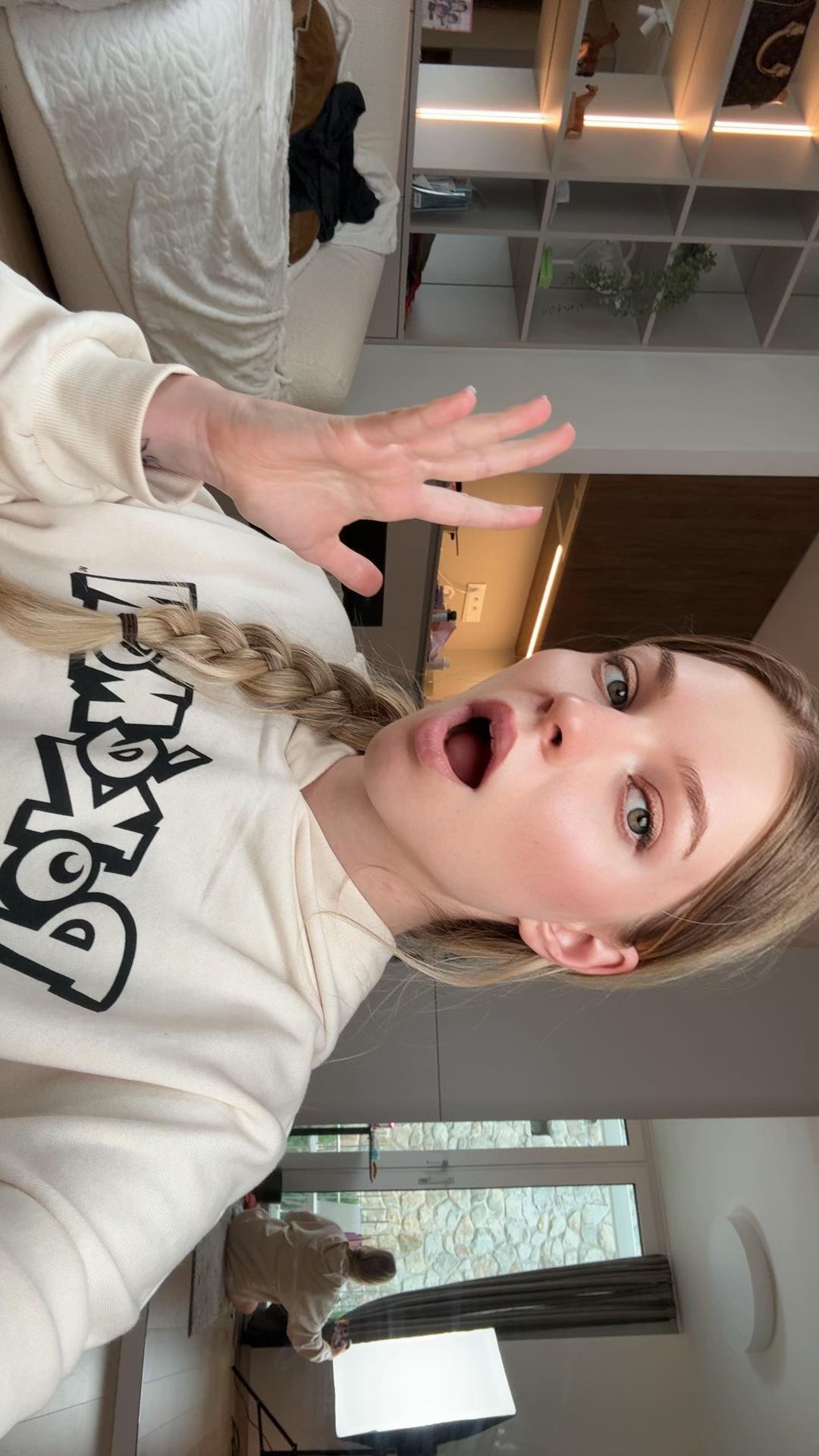 @Bella