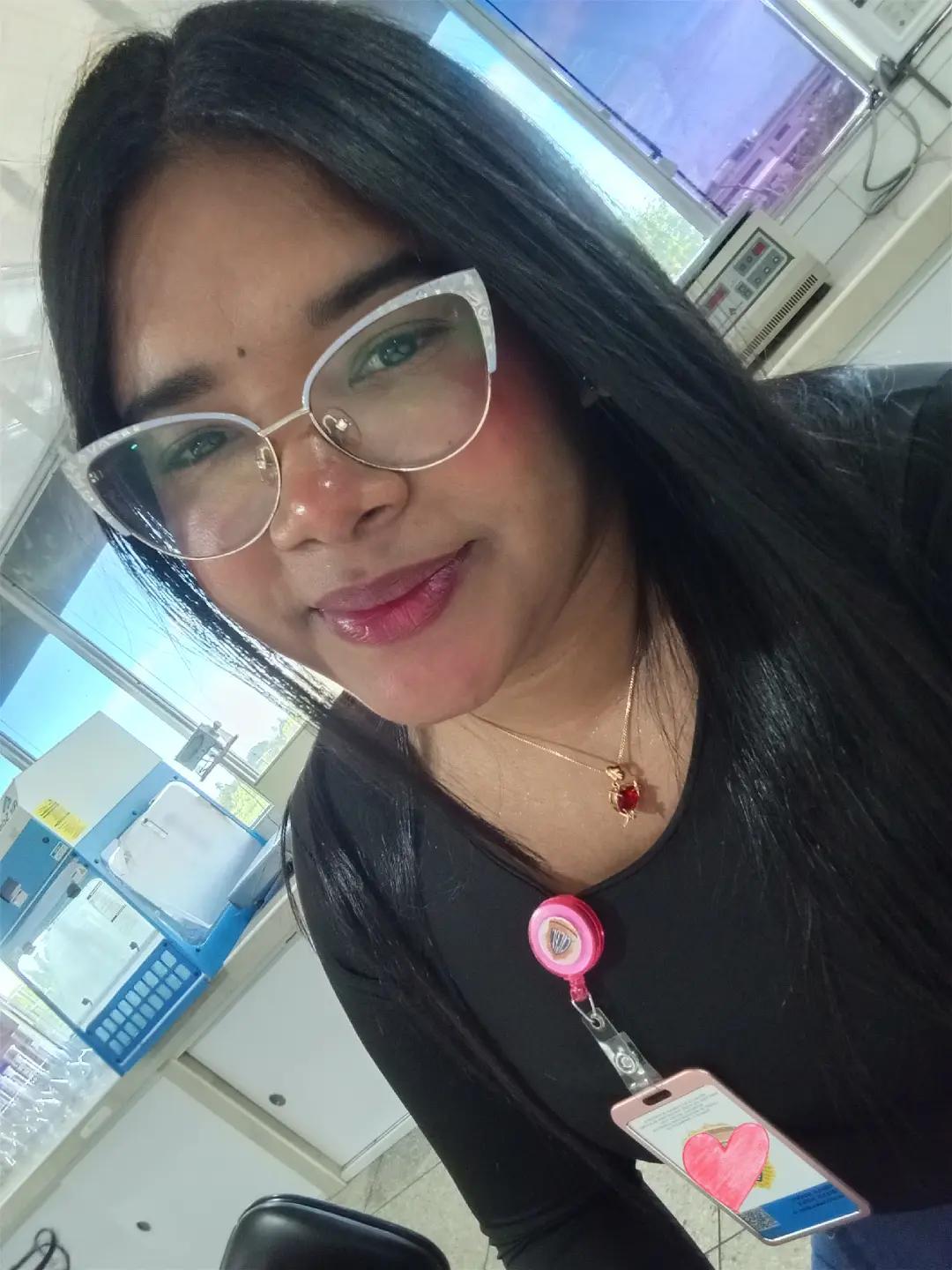 @👸Y