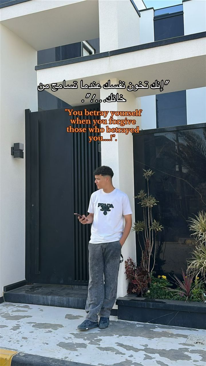 @O M A R 🚩.