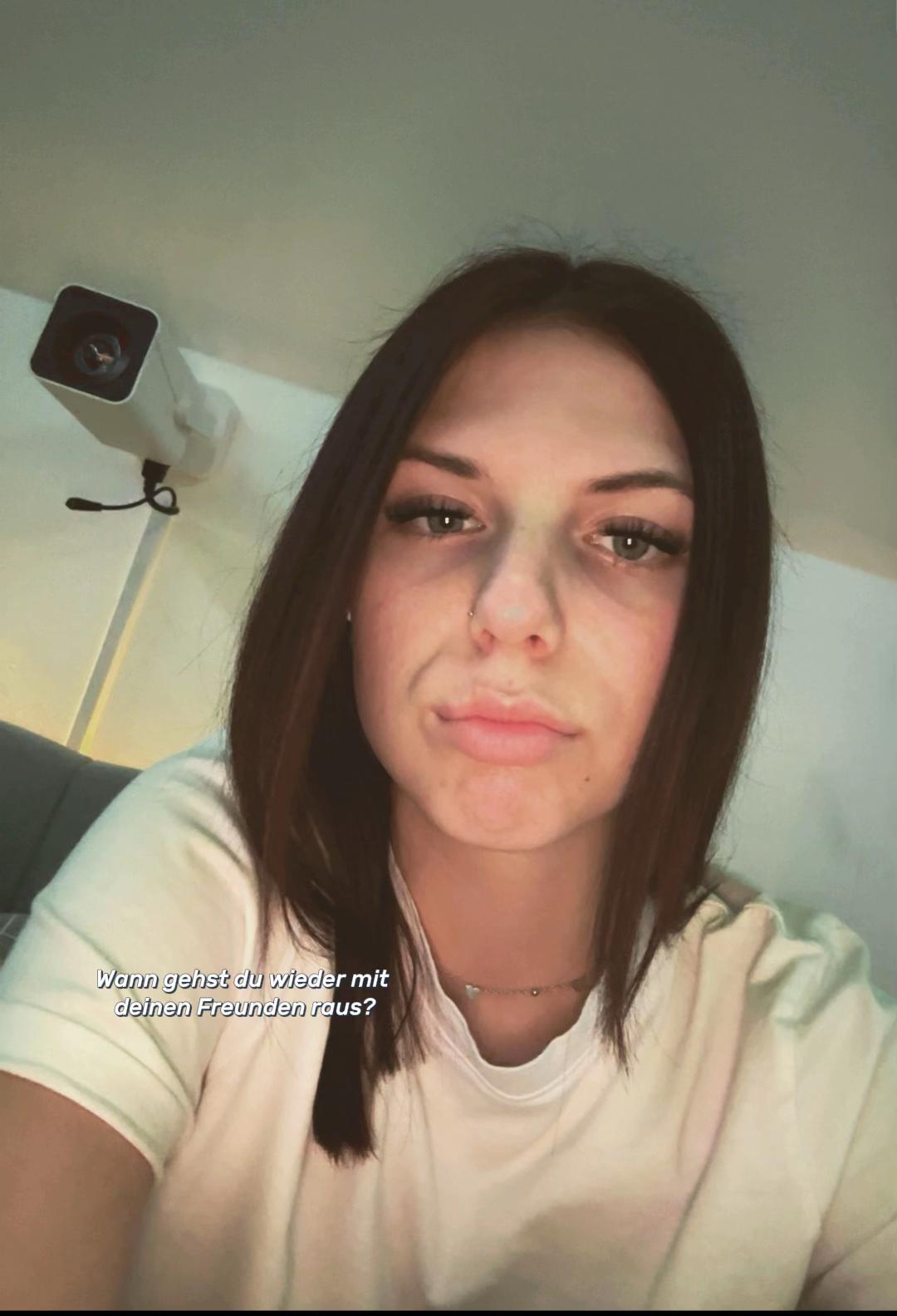 @℣