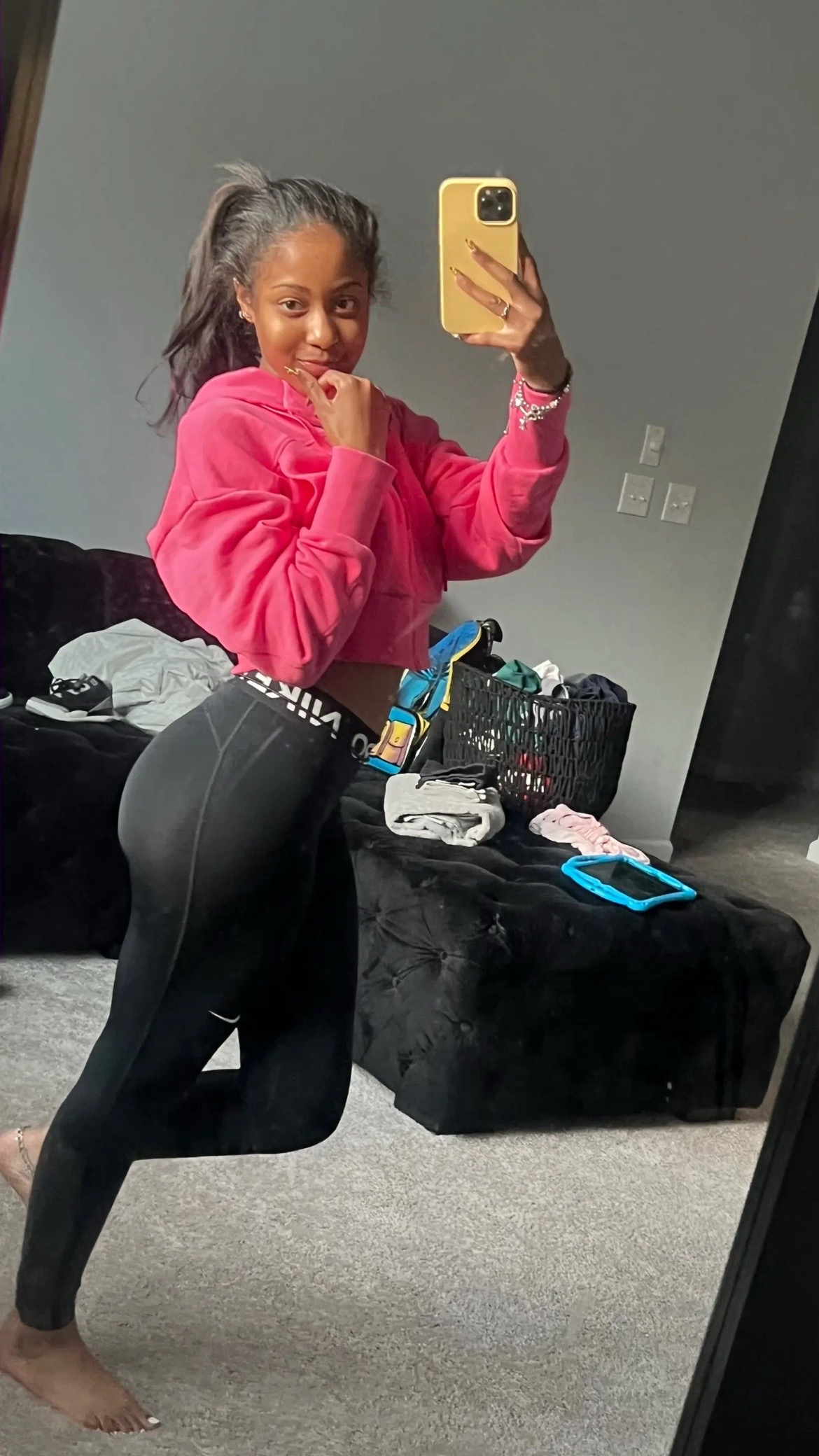 @bella