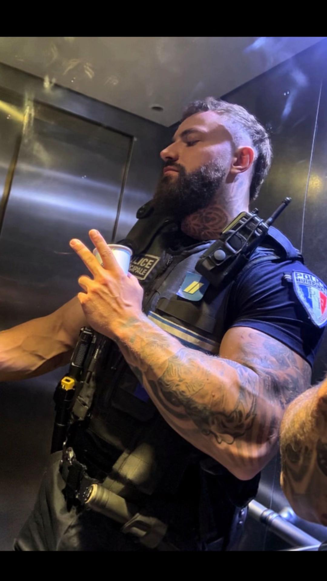 @Venzira