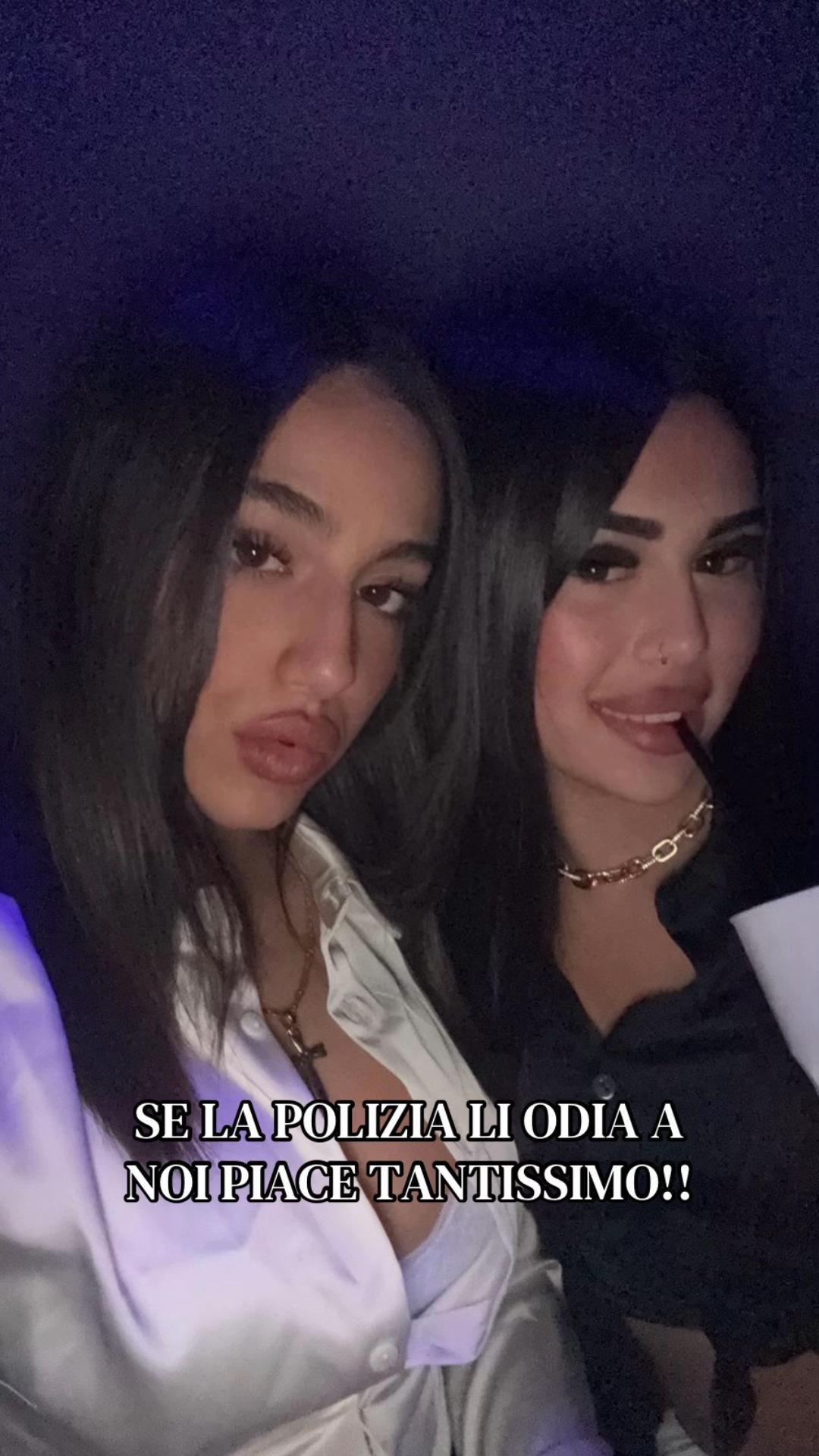 @🫦