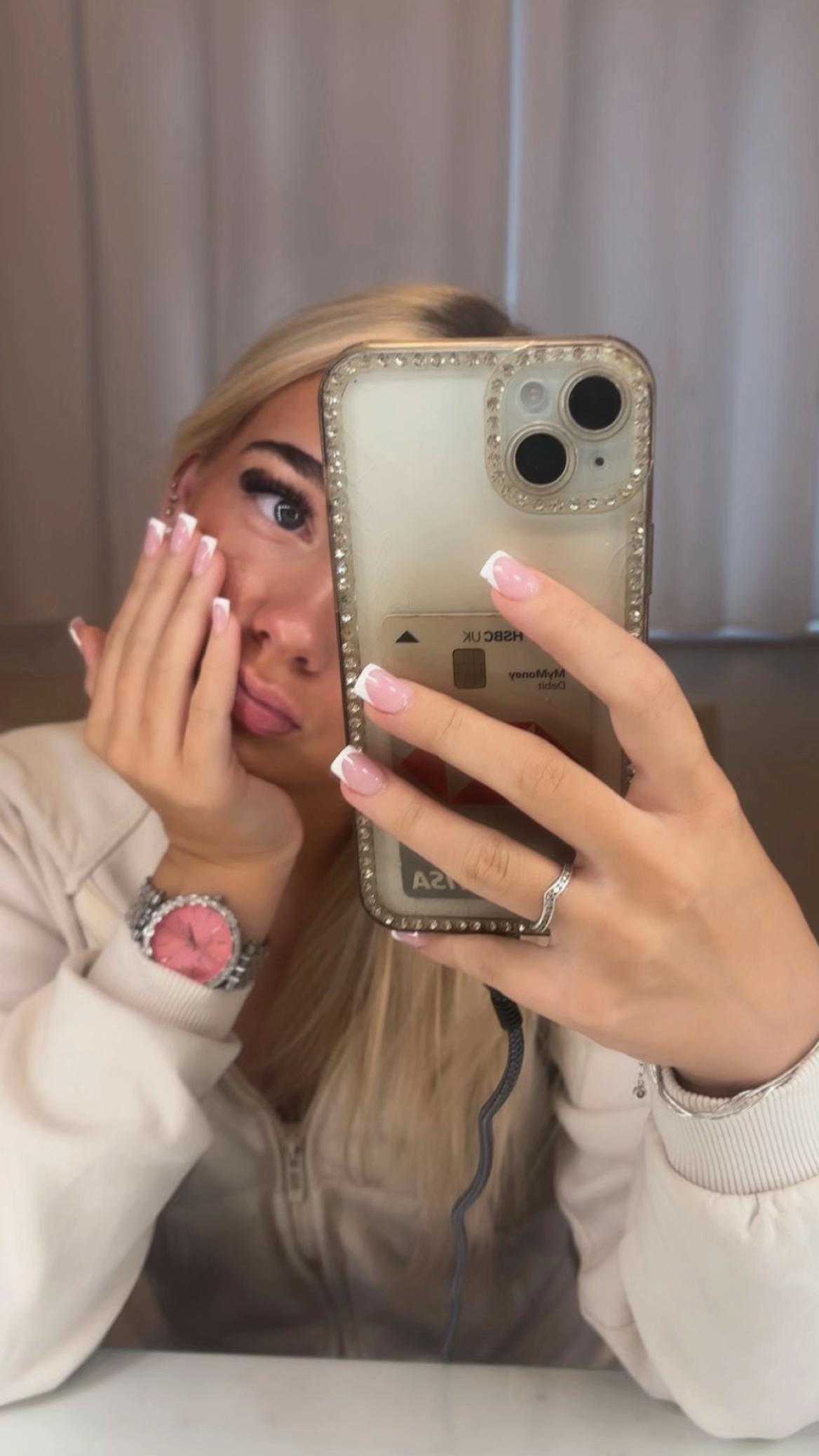 @𝐱𝐚𝐯𝐢𝐚 𝐚𝐧𝐧𝐞𝐥𝐢𝐬𝐞 🤍