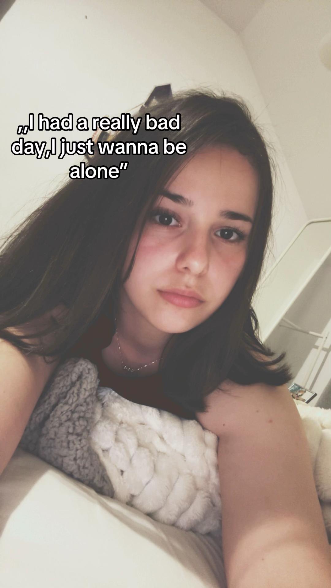 @Io4nq