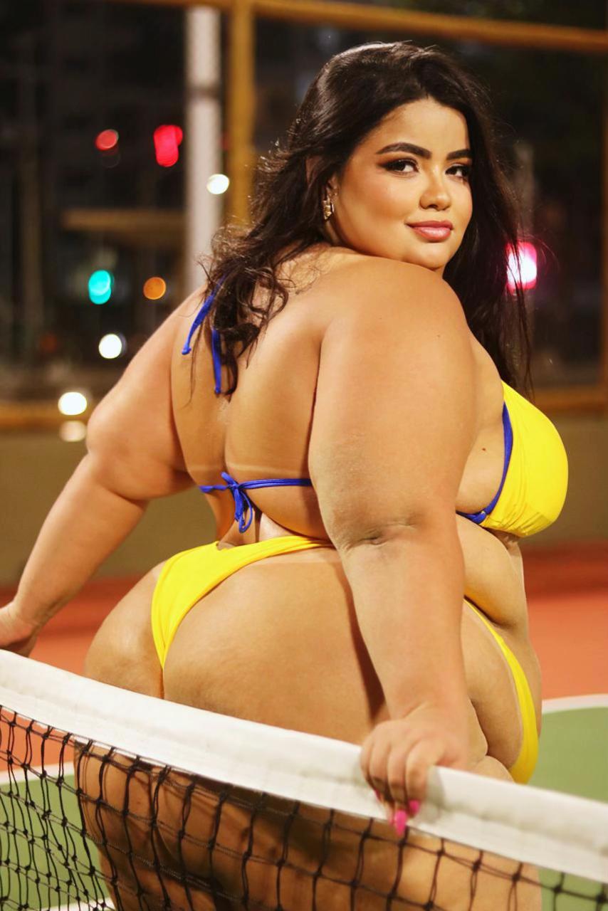 @Juliane Dias Plus size