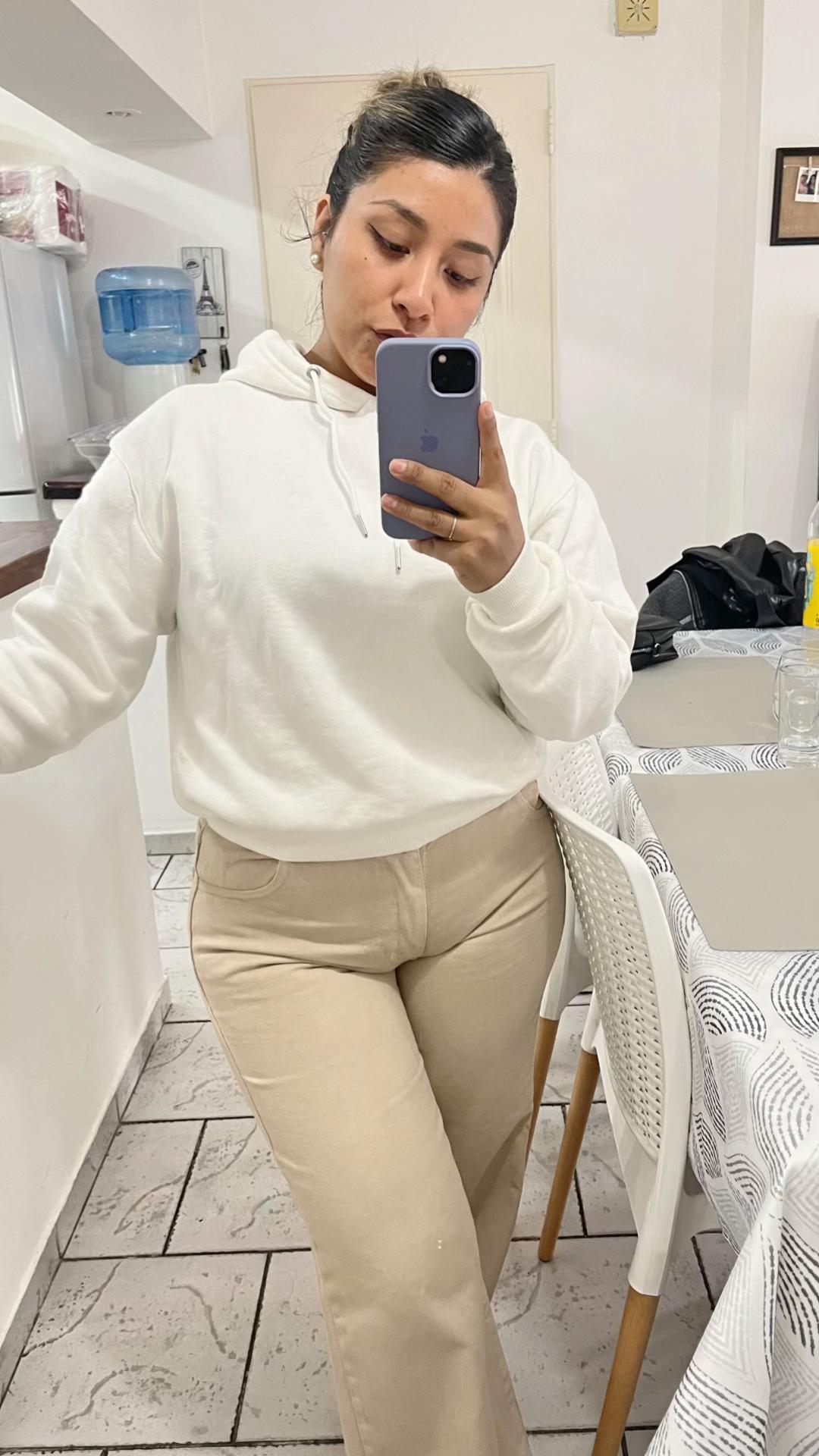 @hola.soygisee