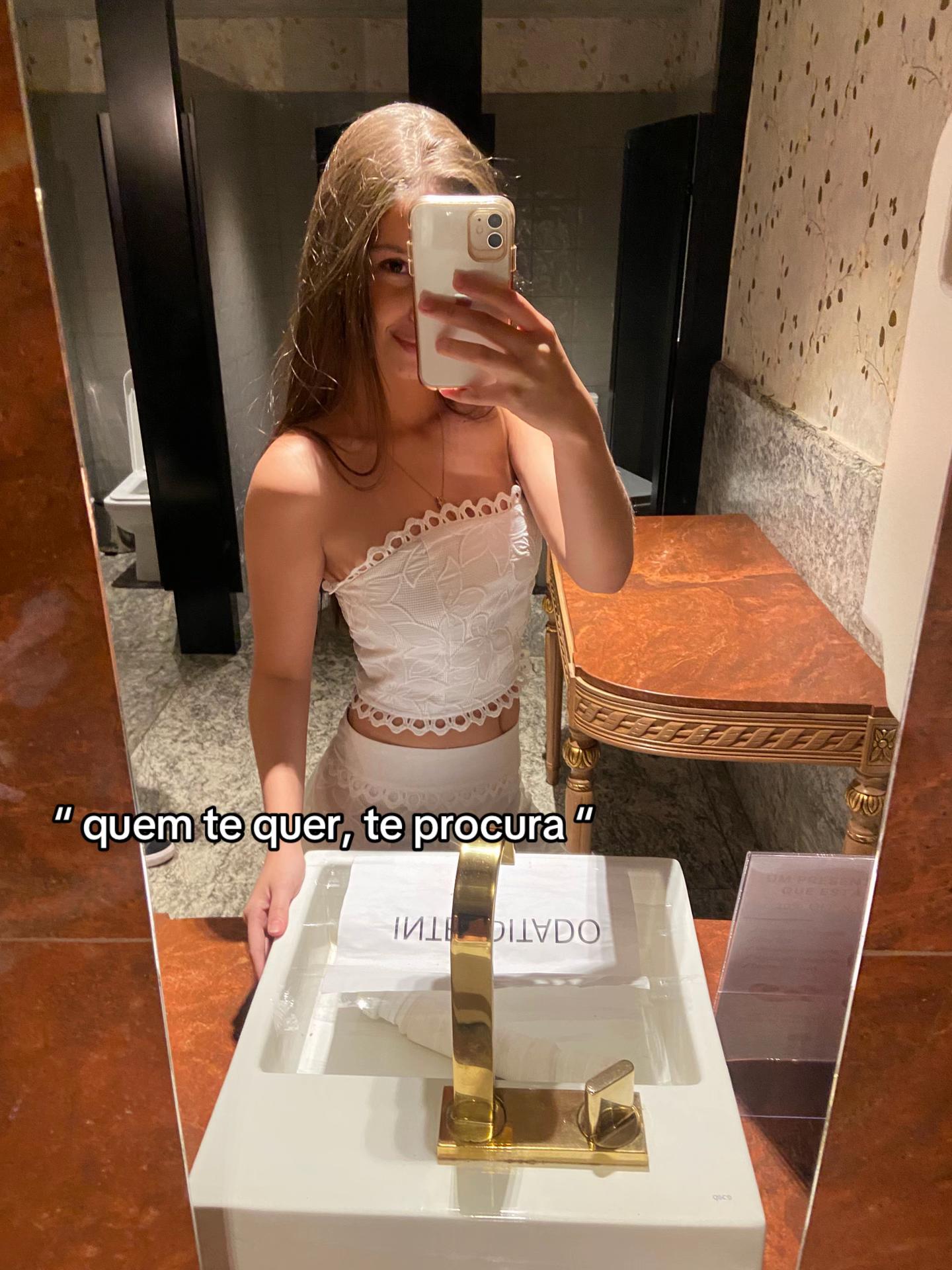 @__izareis