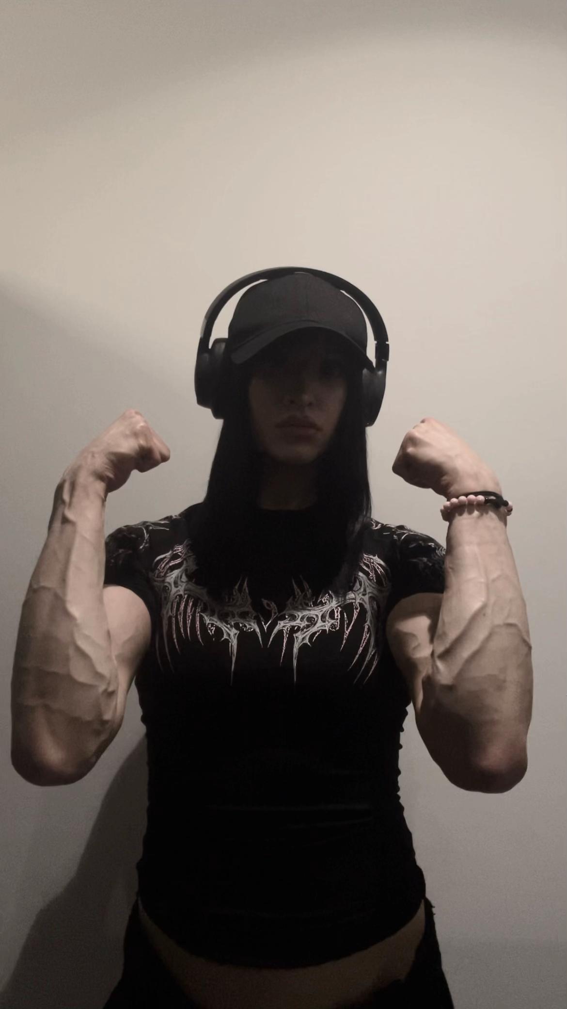 @muscled0ll