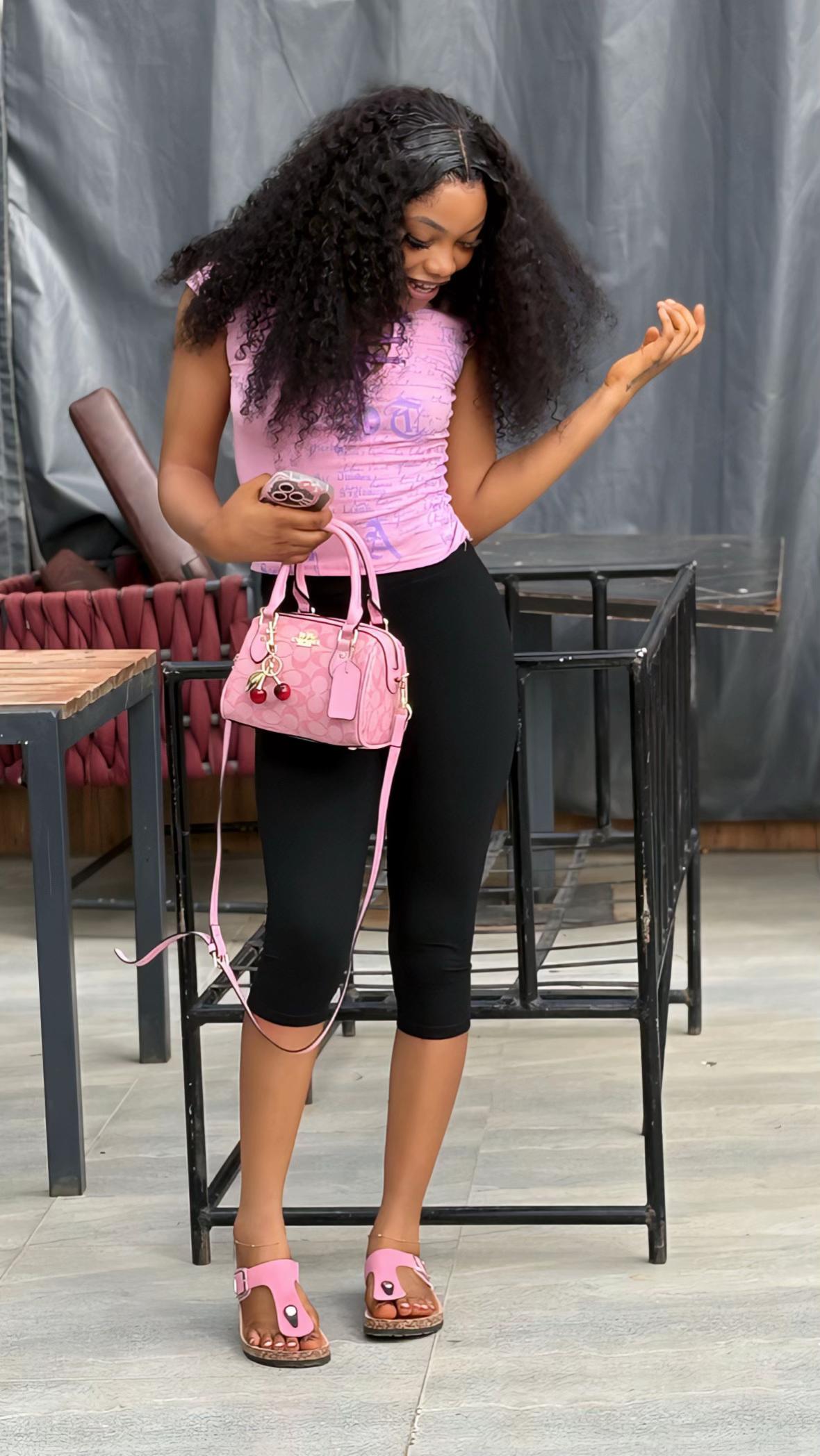 @ROSHEEDAT🎀🥂🌸❤️