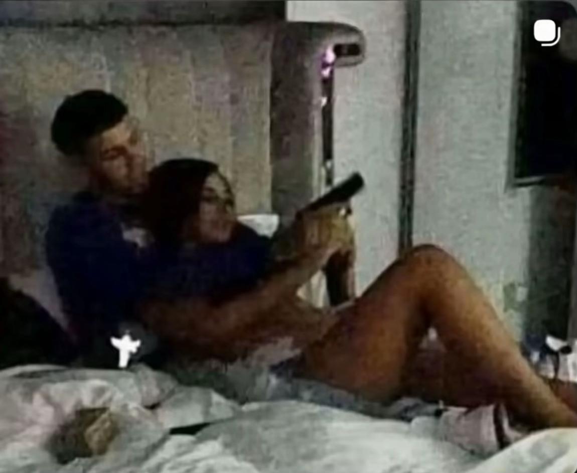 @Azra Eşref