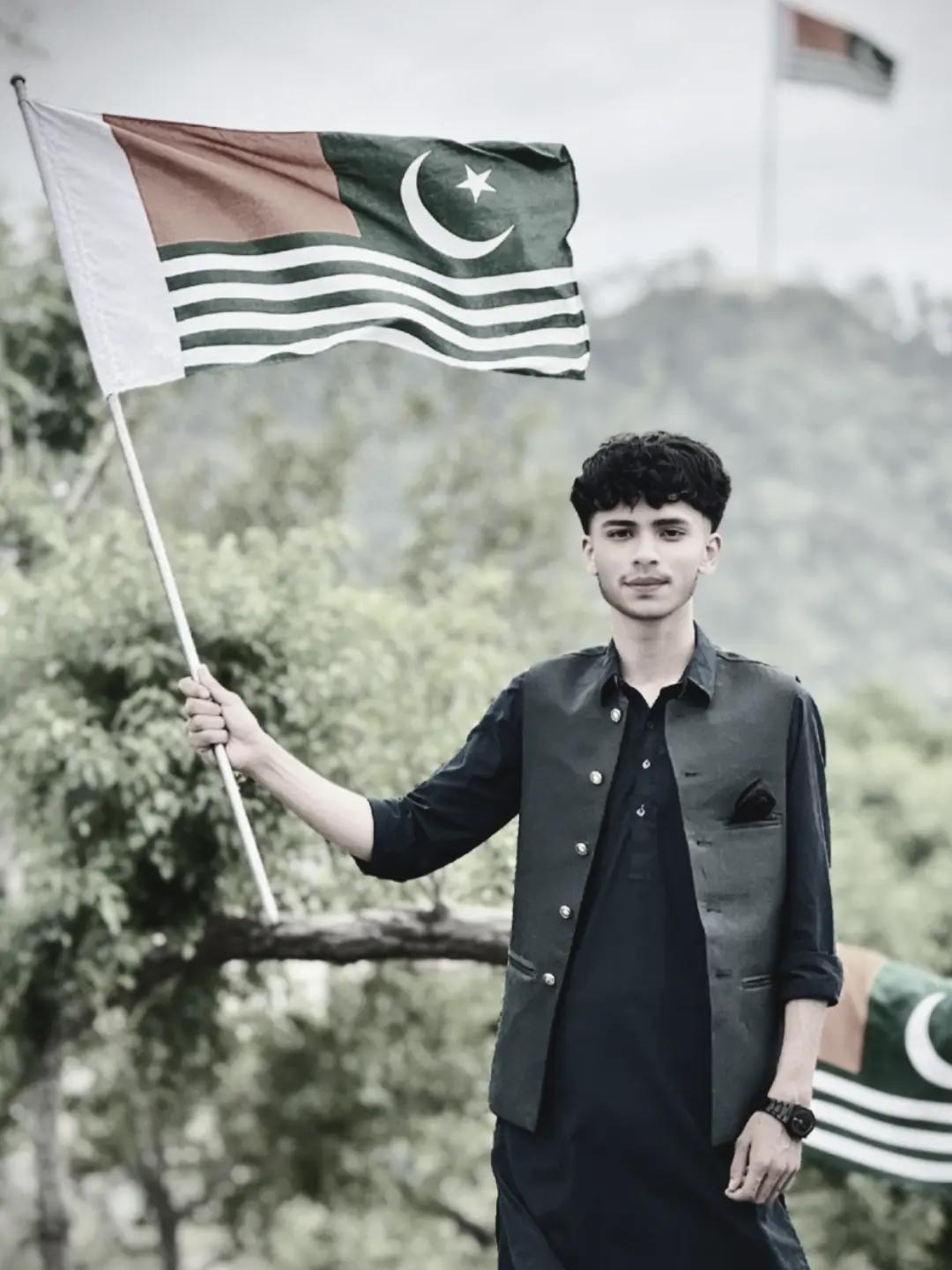 @﴿کشمیری لڑکا﴾✨