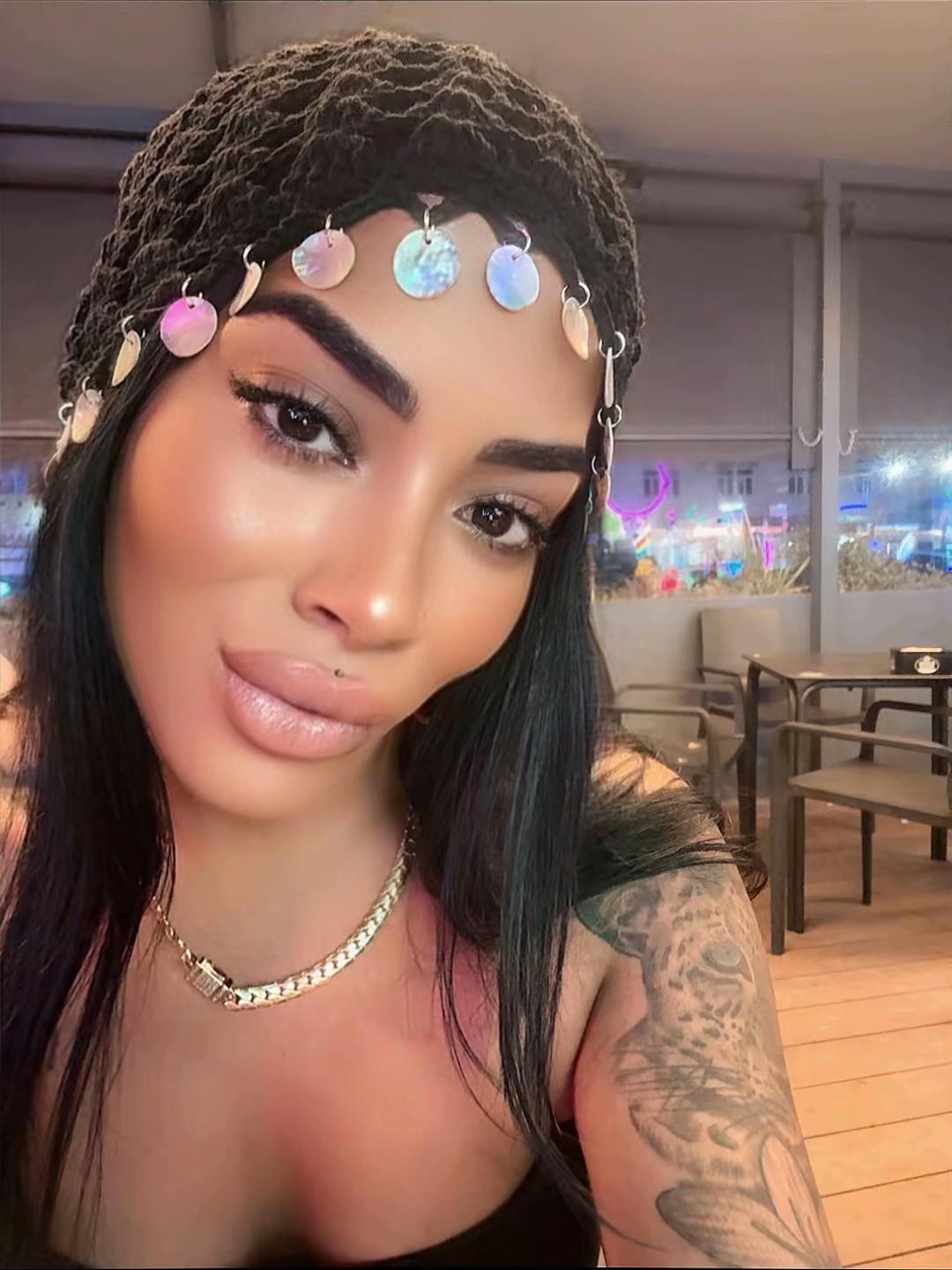 @Laanegraflores