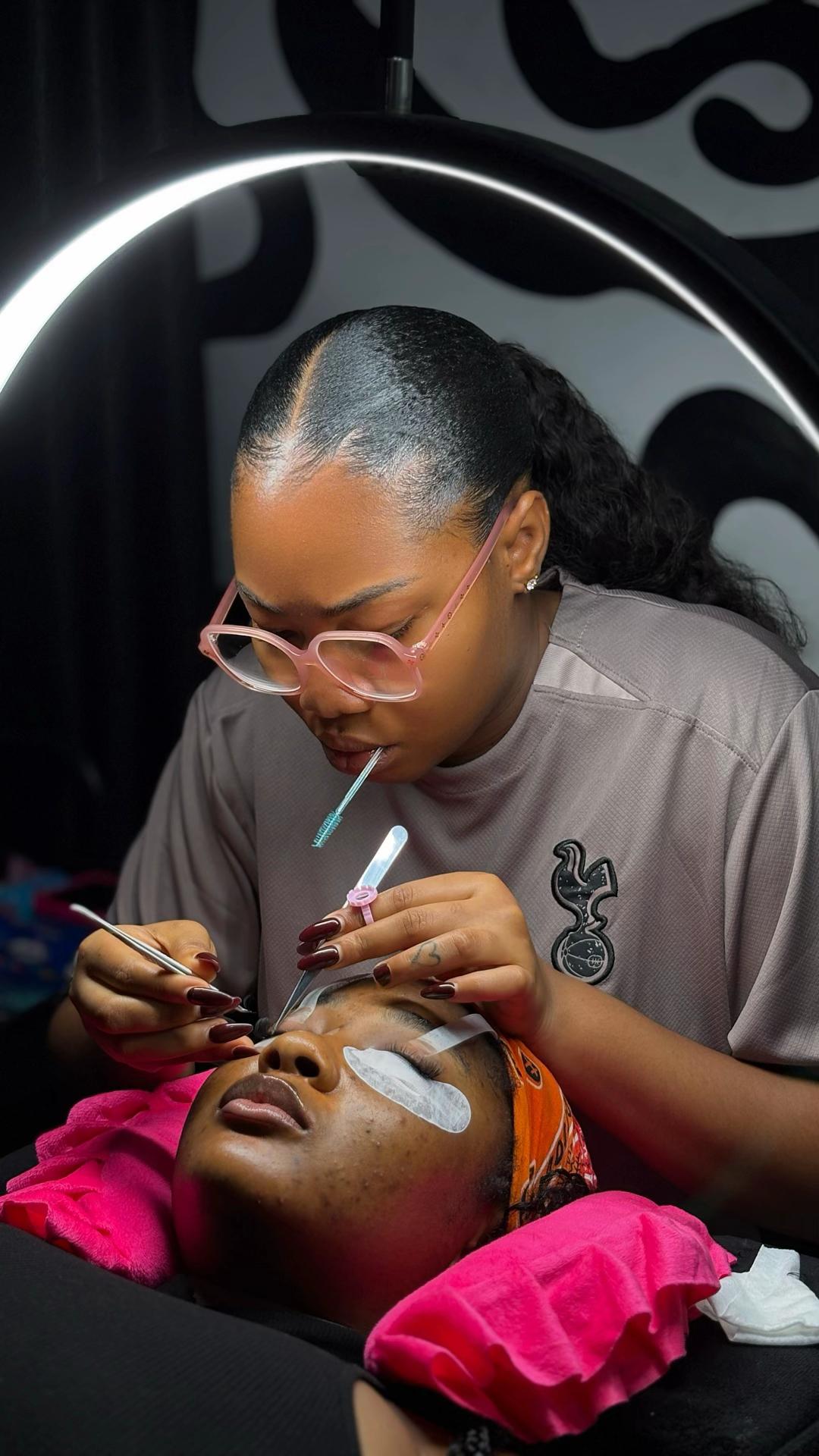 @glitznails__