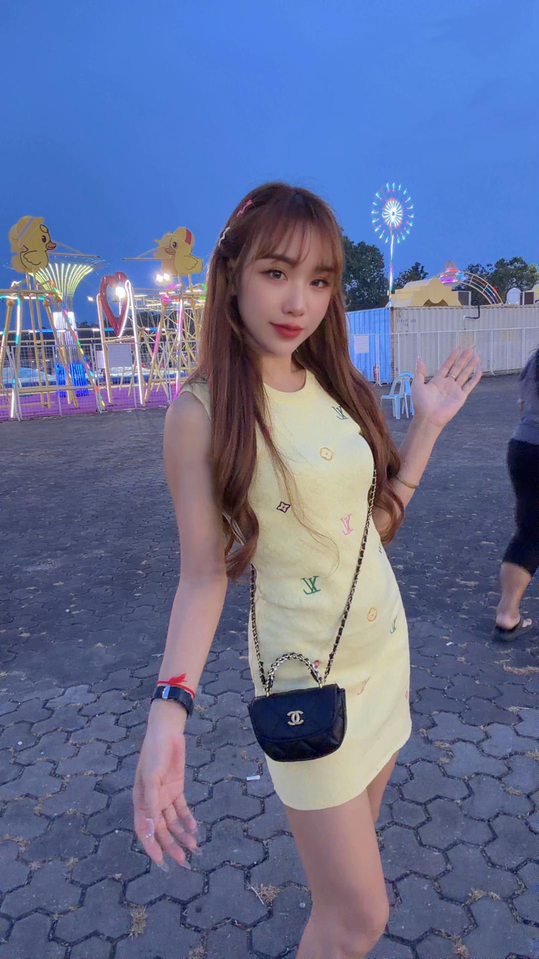 @晓芳 🫦ฟัง