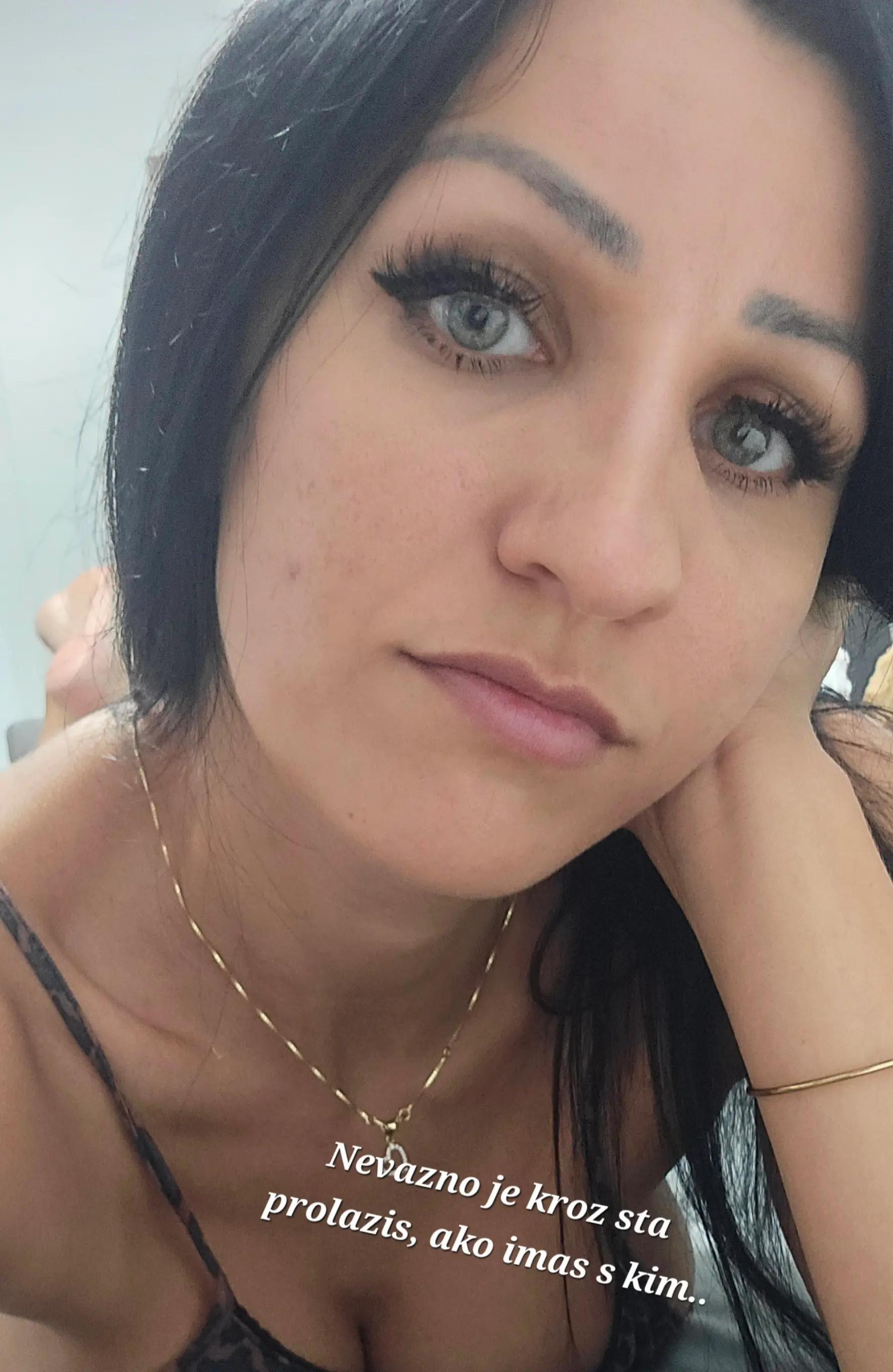 @Adinaa