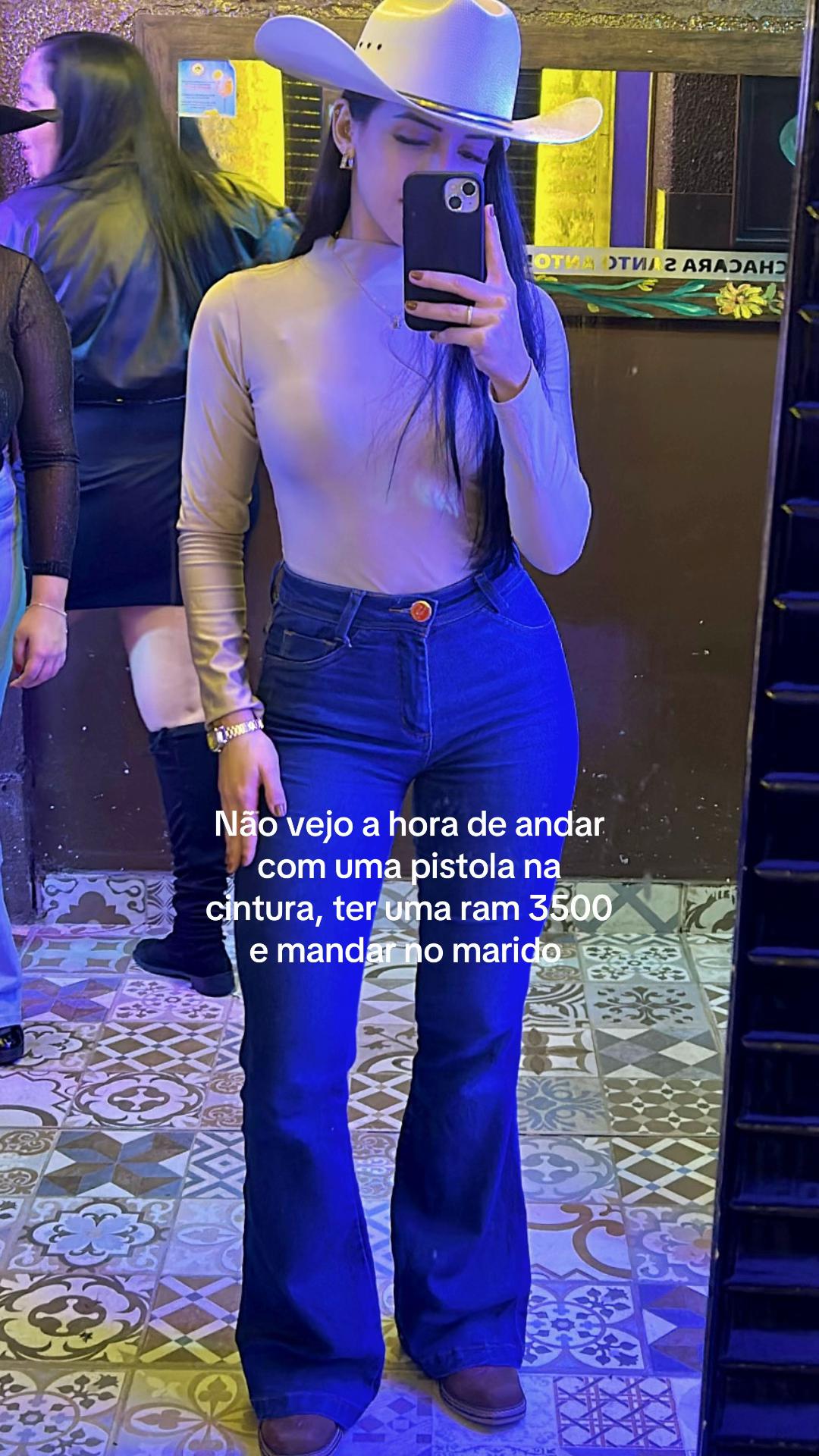 @JuliaCostaa01