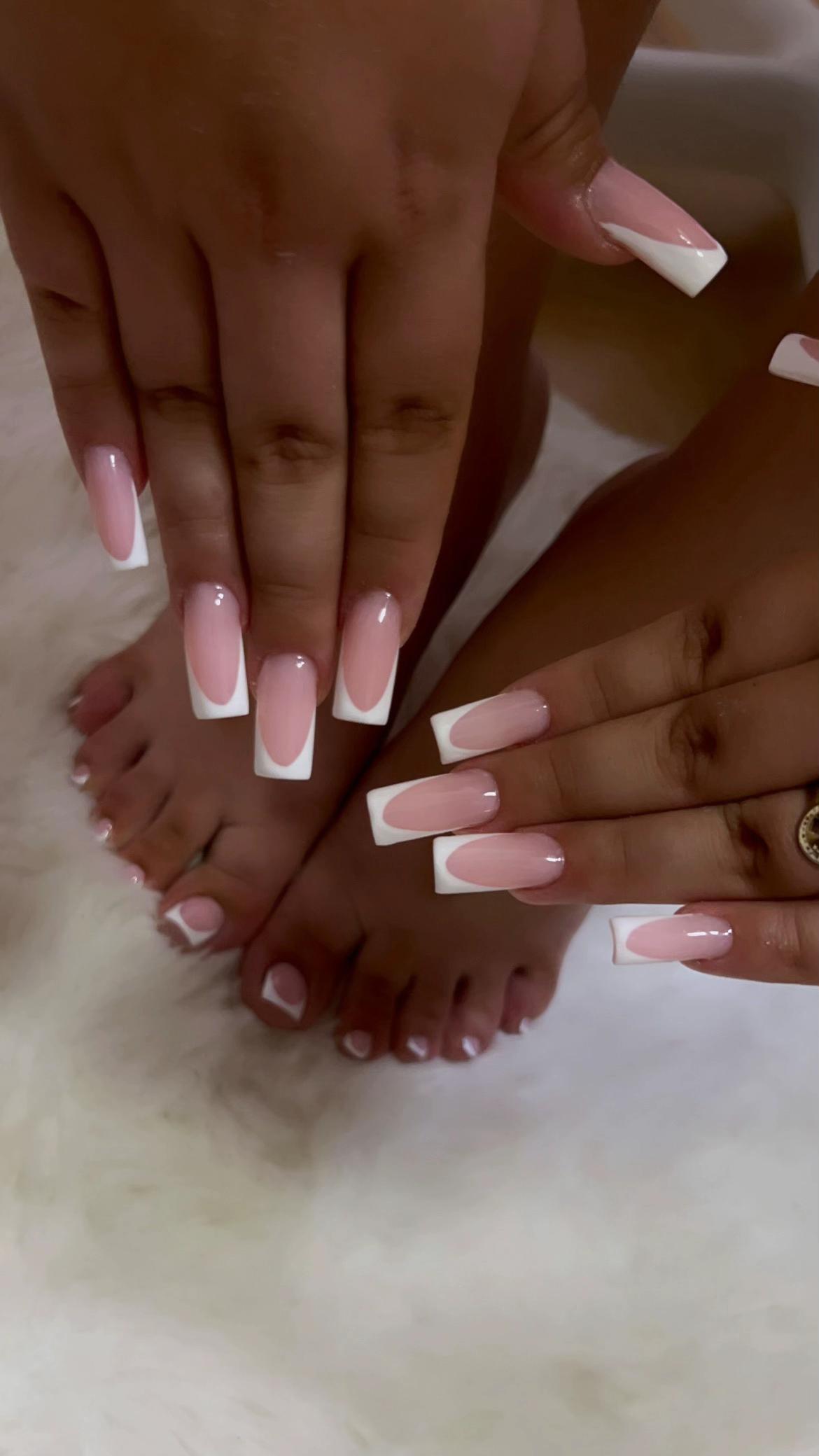 @Nails_vil&aacute;g