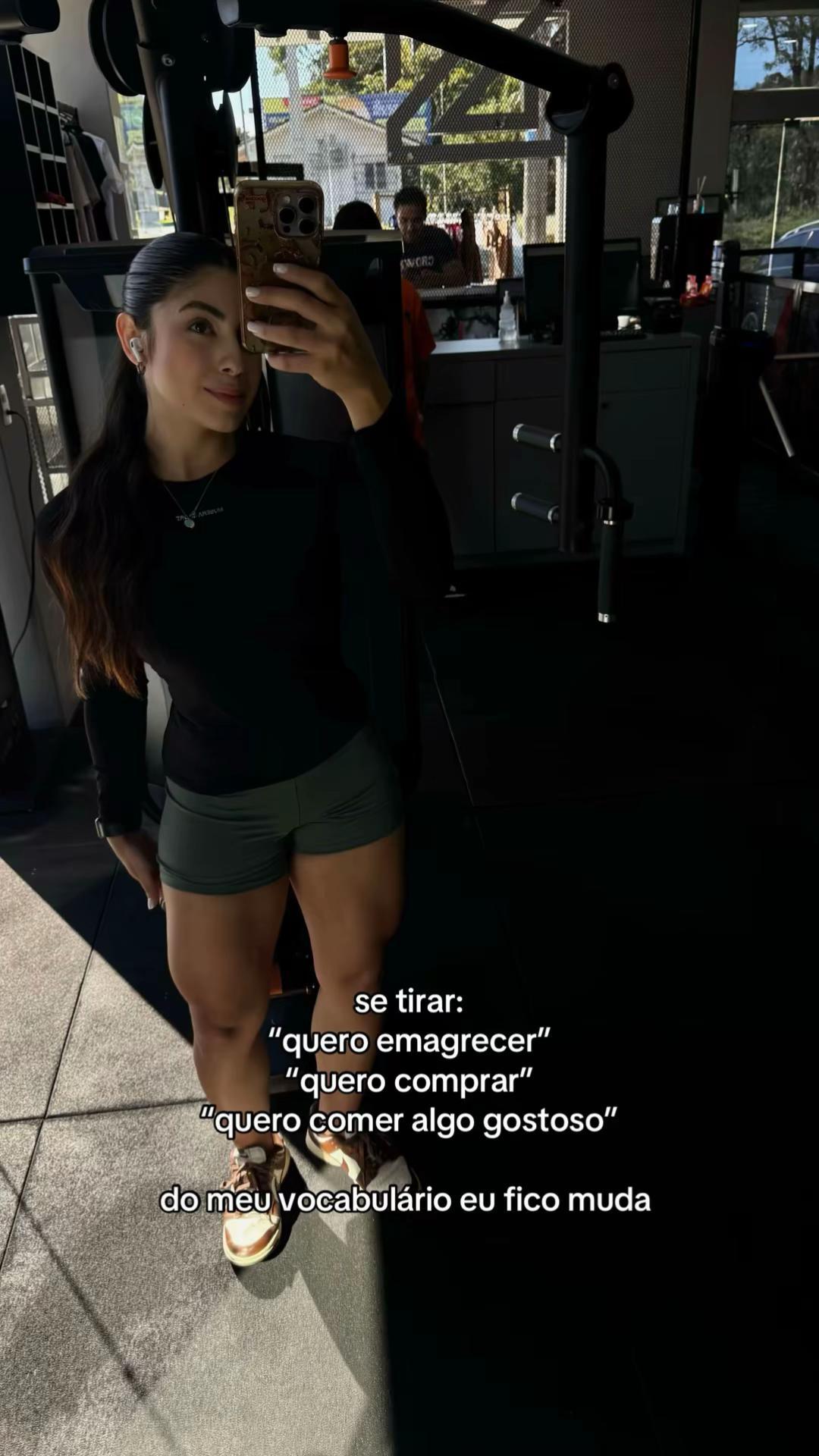 @eemilynicoly