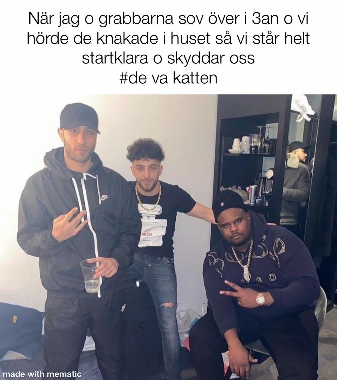 @✌️