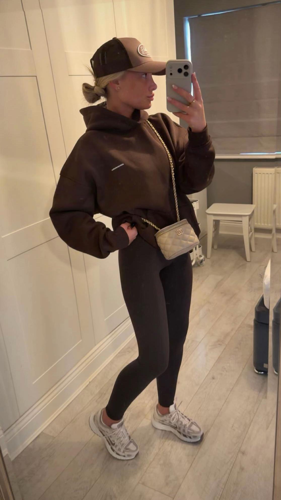 @𝐄𝐕𝐈𝐄♡