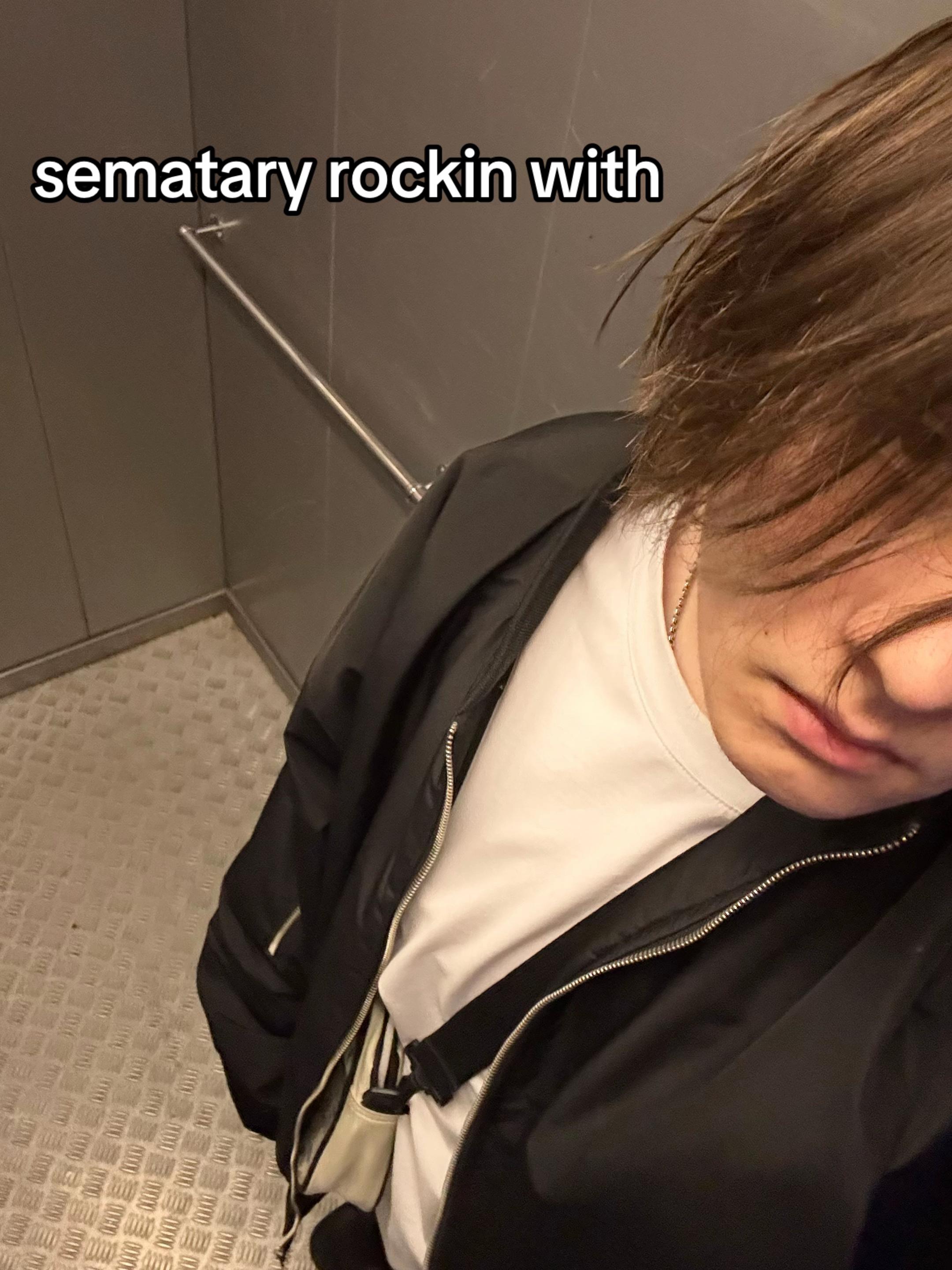 @0_>