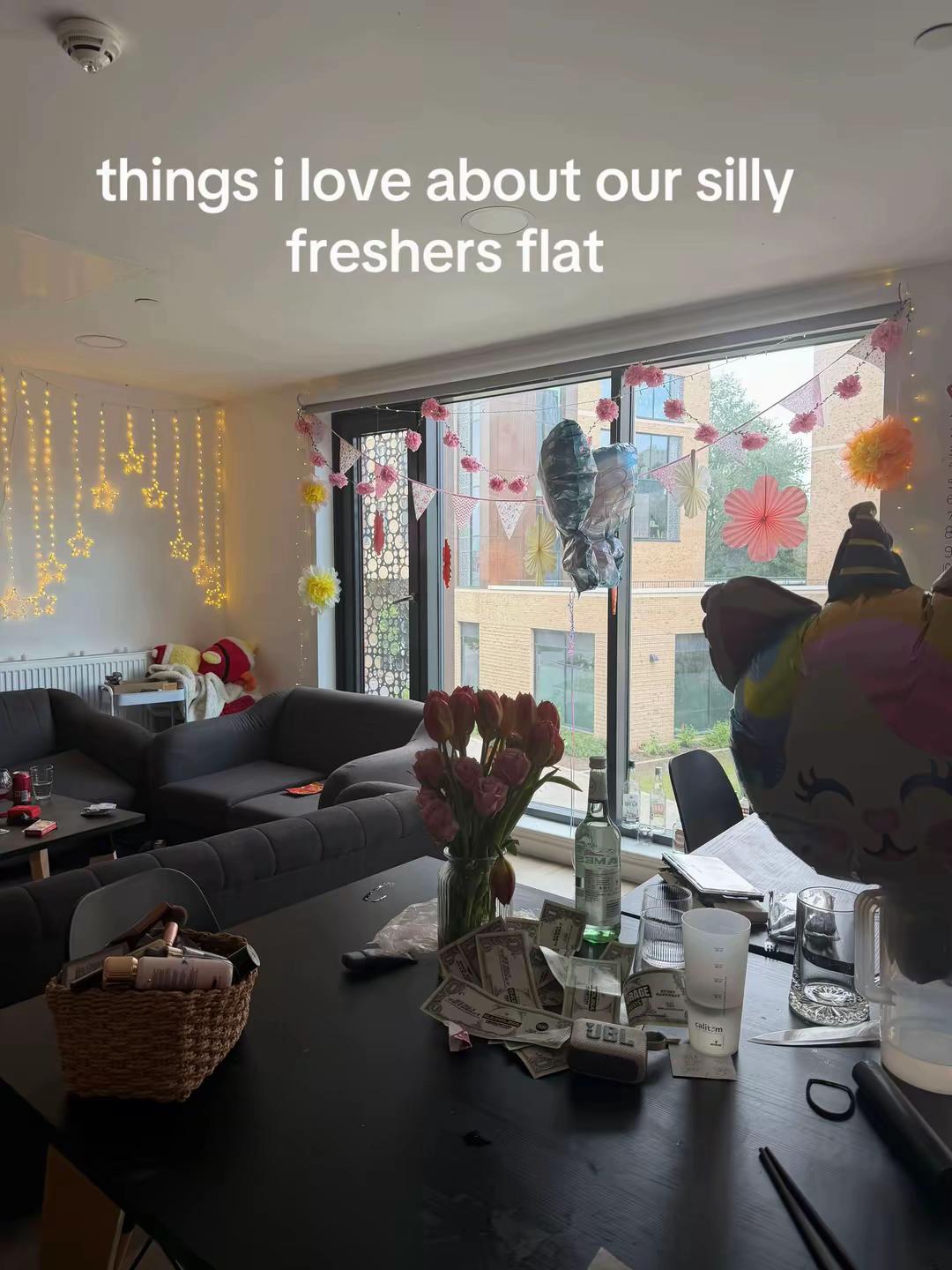 @Flatandconnect