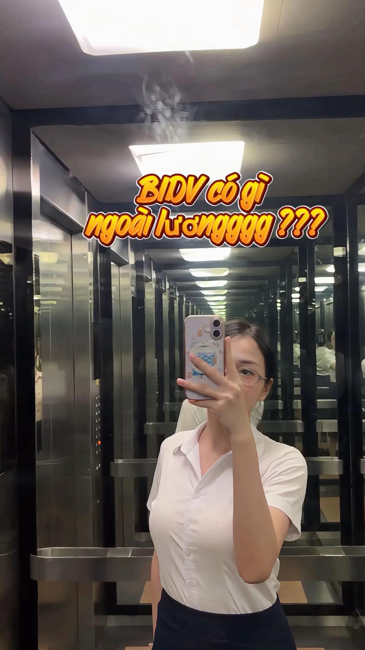 @Làm gì giờ này chưa về?