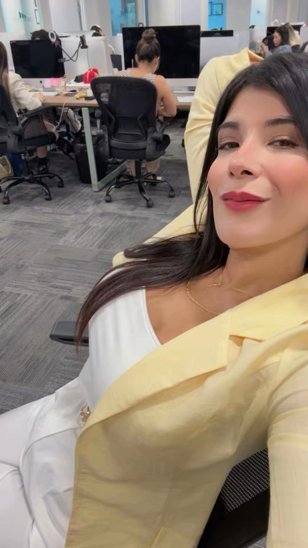 @AdrianaZs