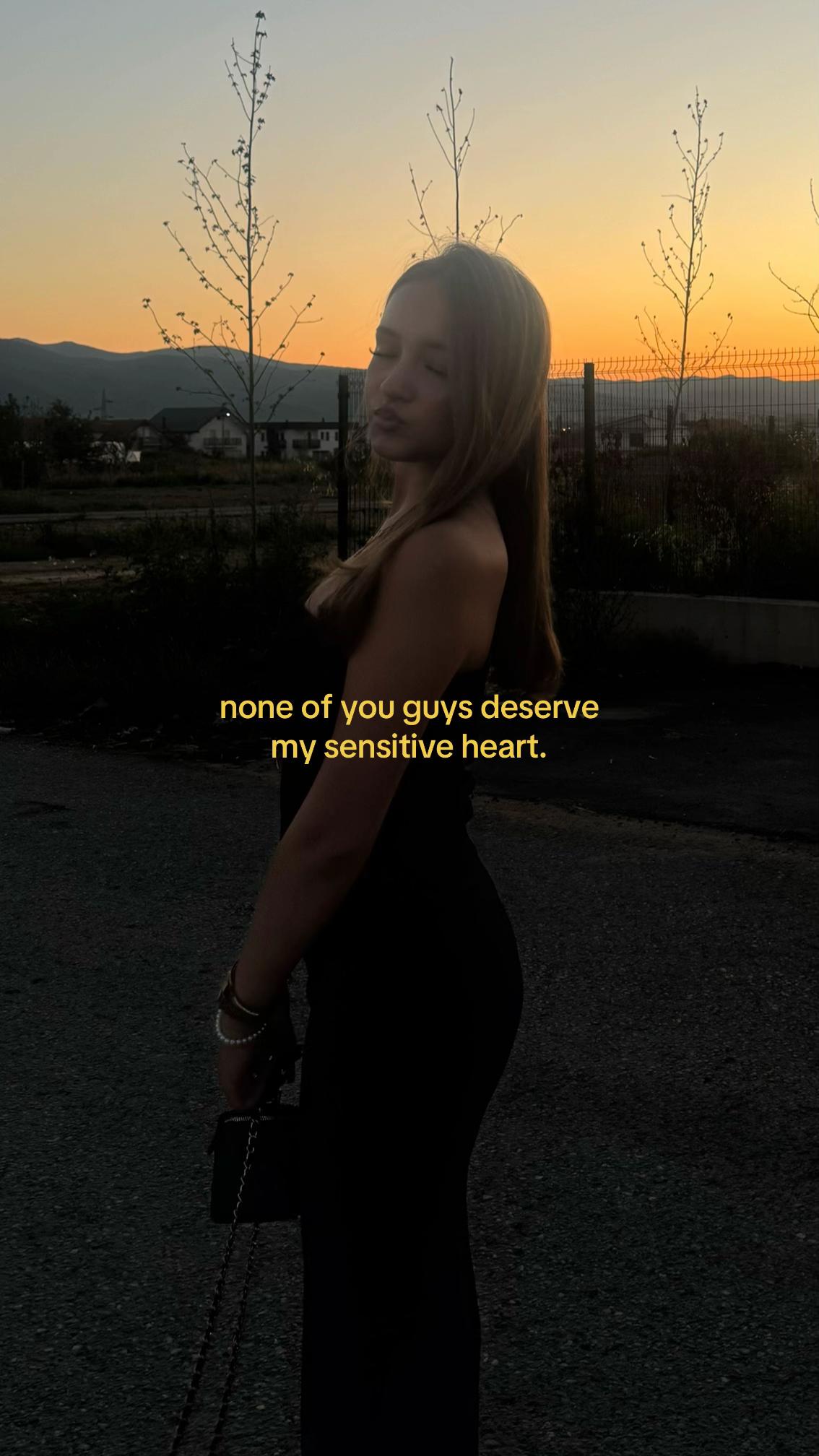 @𑣲𝐃