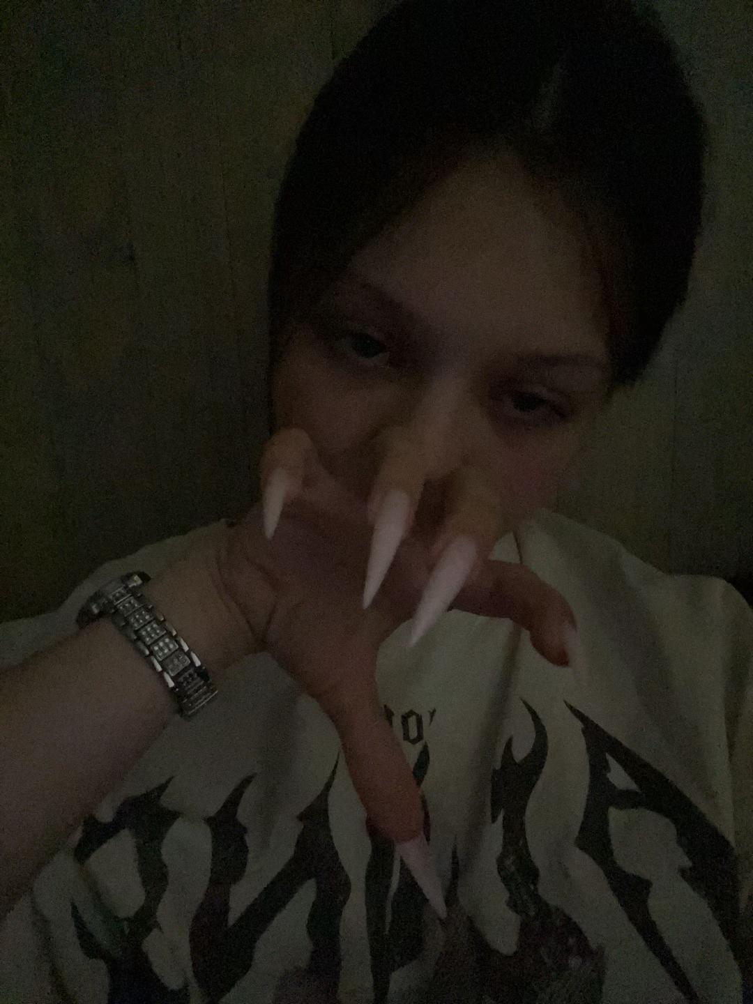 @palevaa_