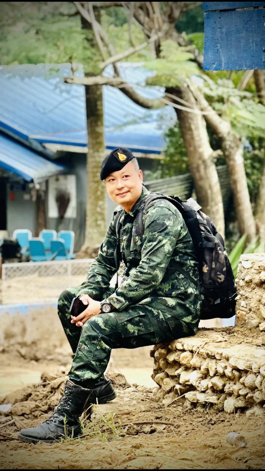 @พ่อหนุ่มยิ้มหวาน