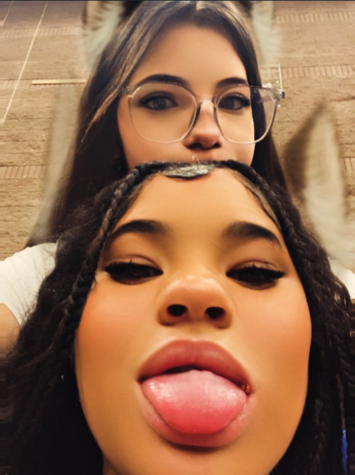 @￶