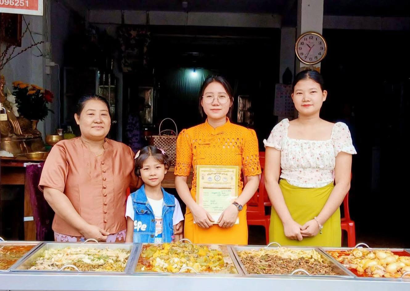 @Carly Clothing🌸(လက်လီ/လက်ကား)