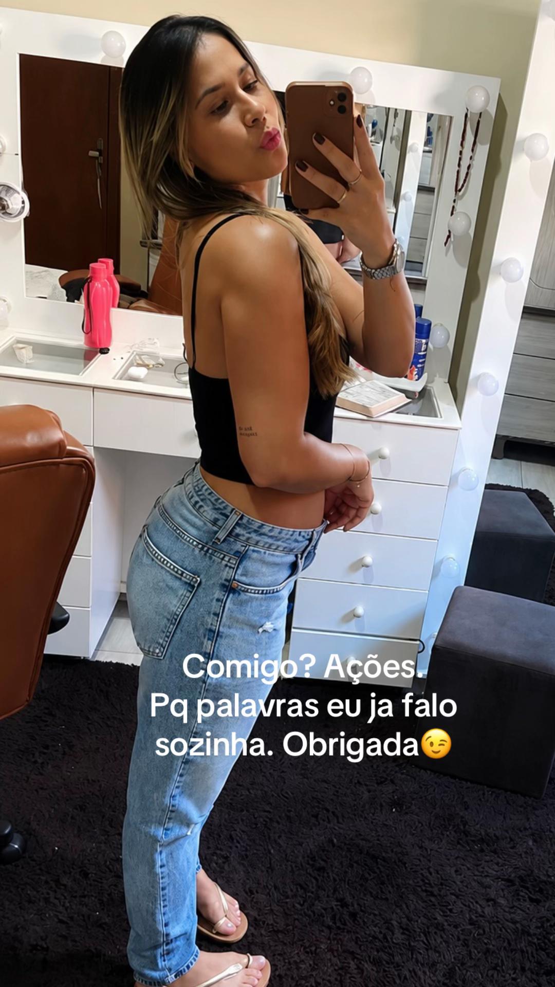 @T&aacute;lita Gomide