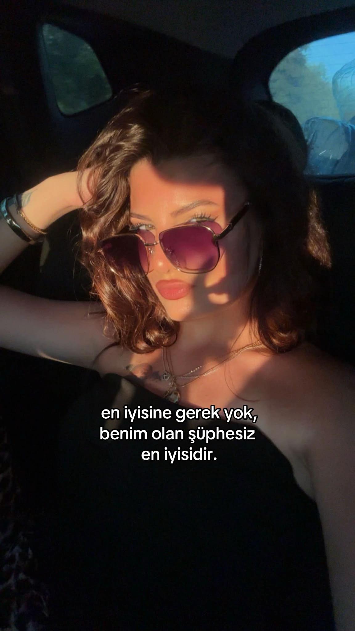 @Azra Eşref