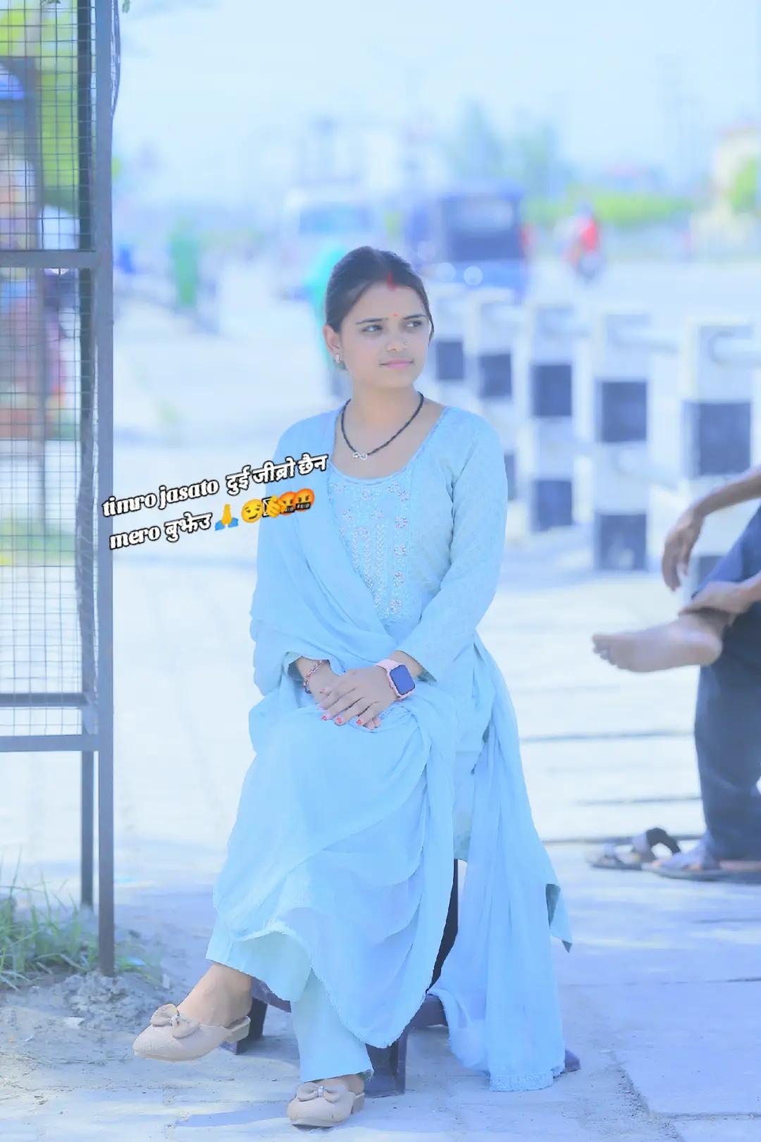 @LaX__मी 💰👀
