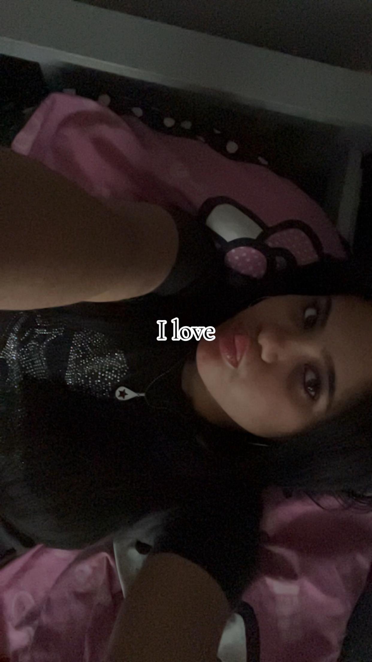 @Ellie🥀