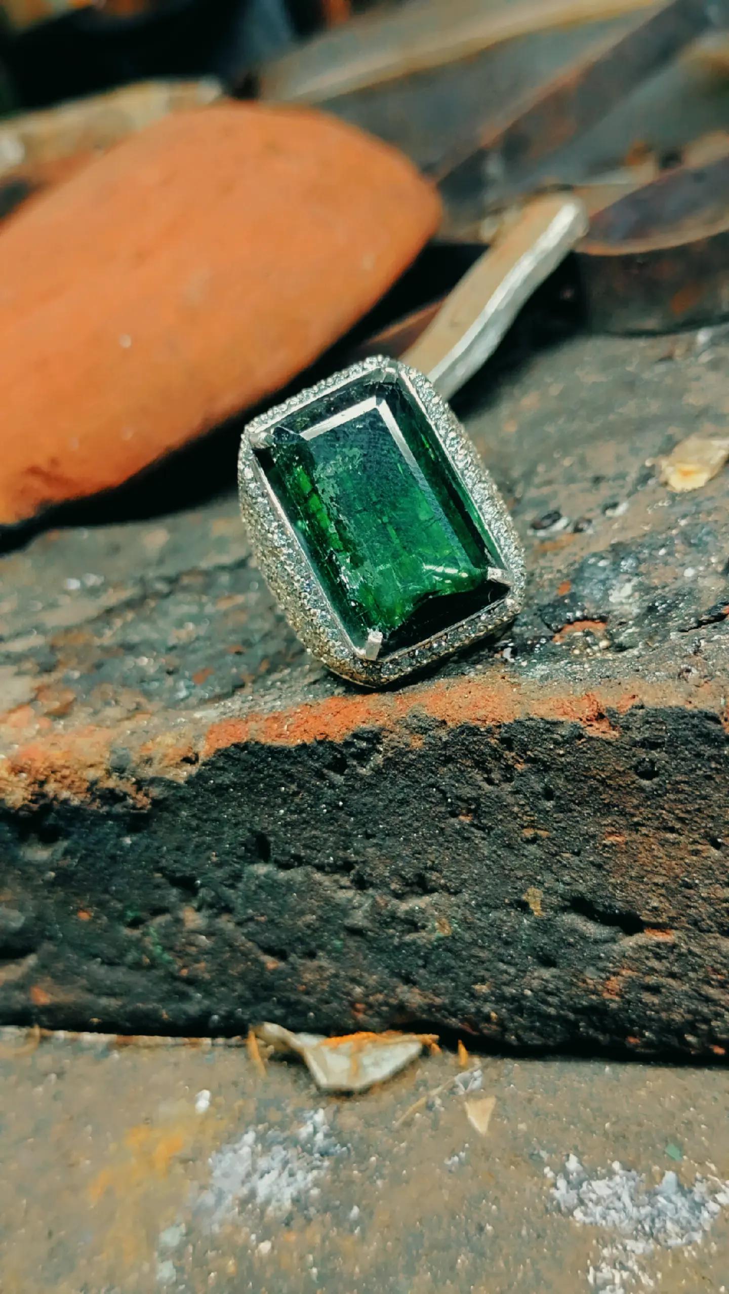 @uzzy gemstone