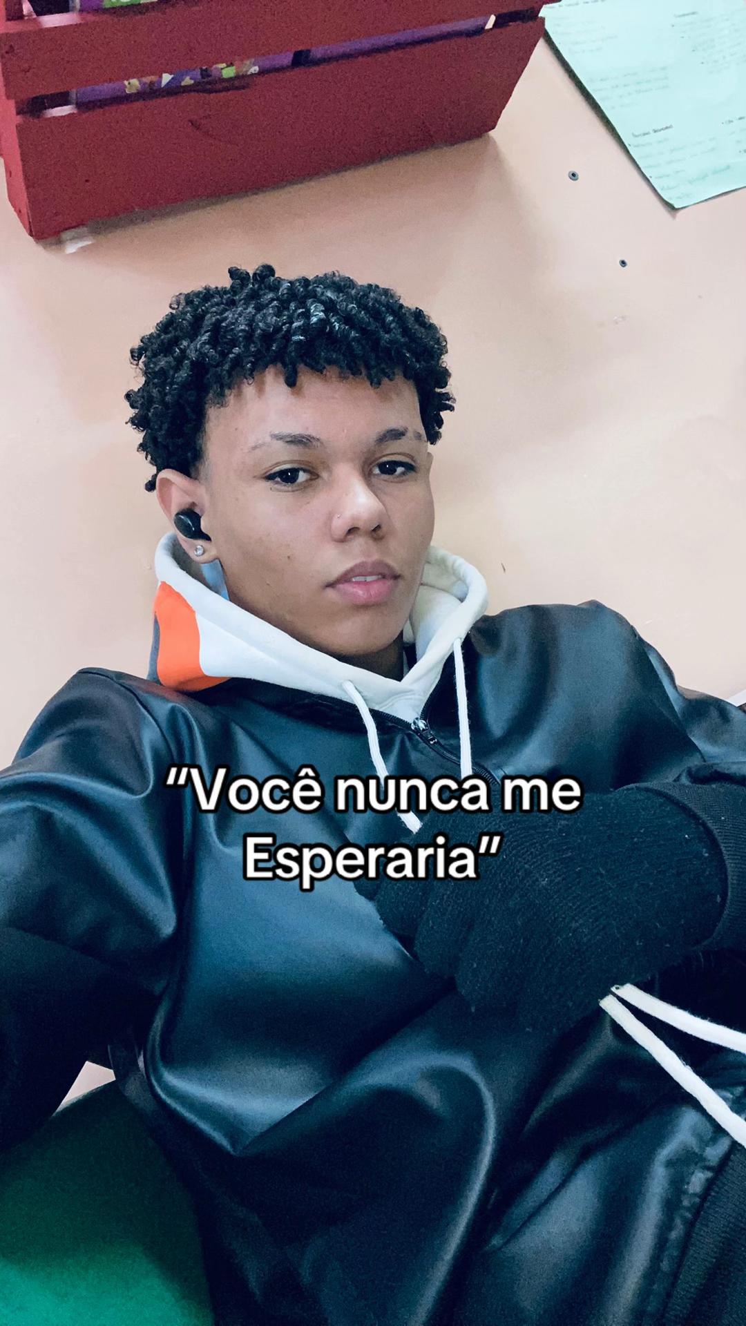 @🏄🏻♂️