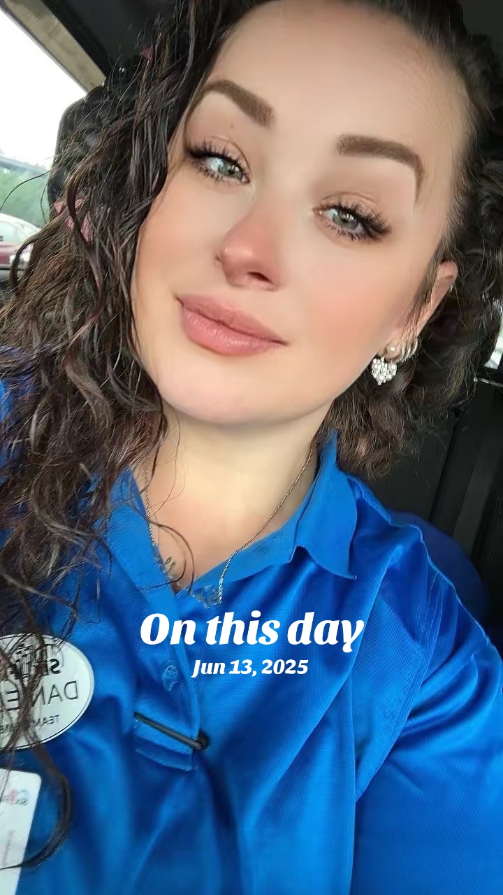 @JustASmallTownGirl🩷💜