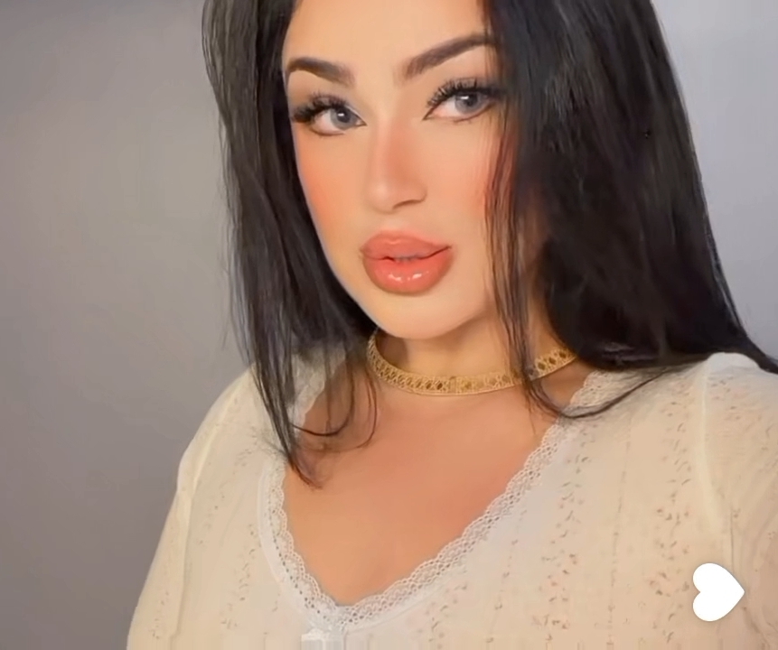 @chahinez_