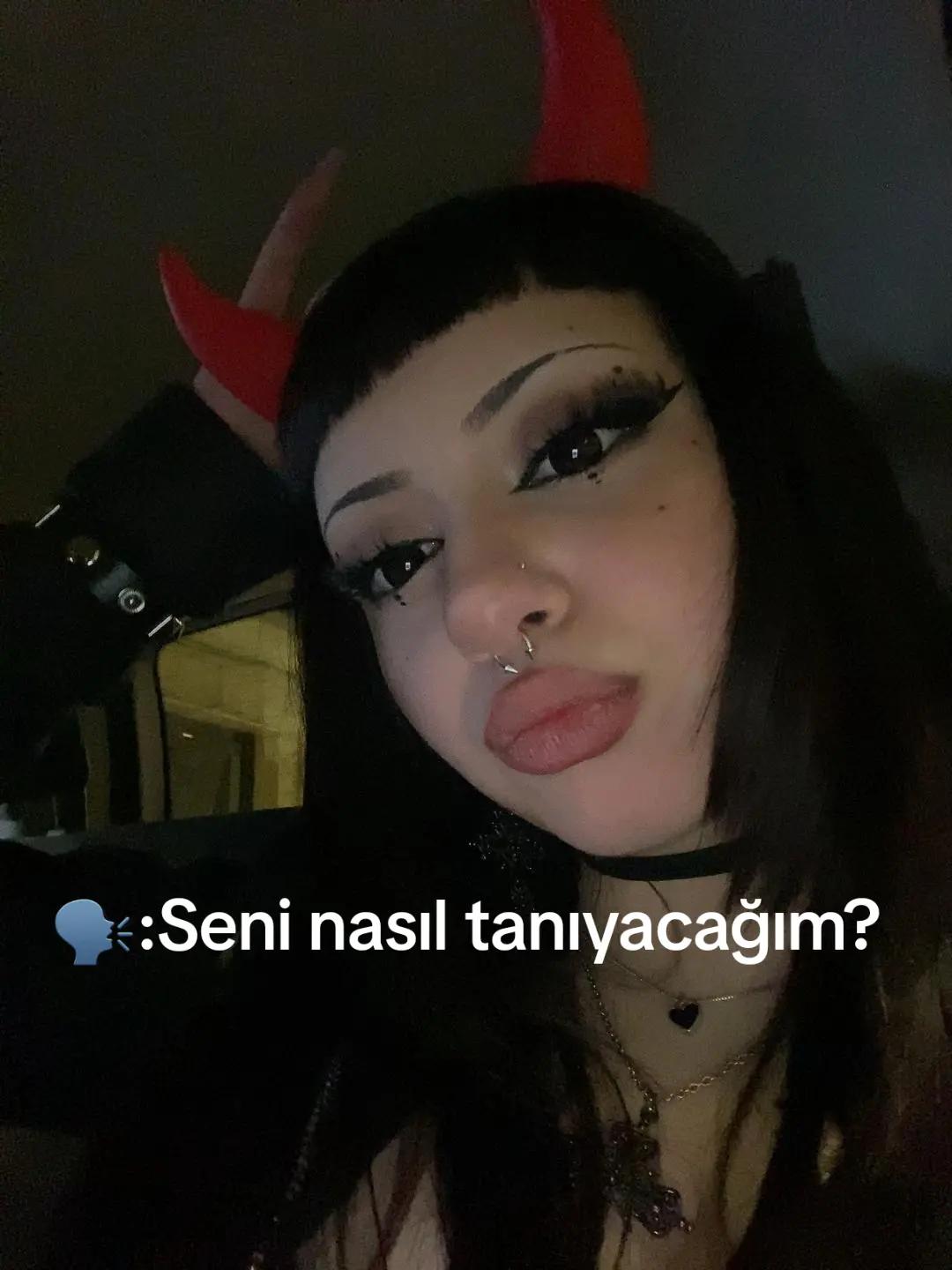 @👻