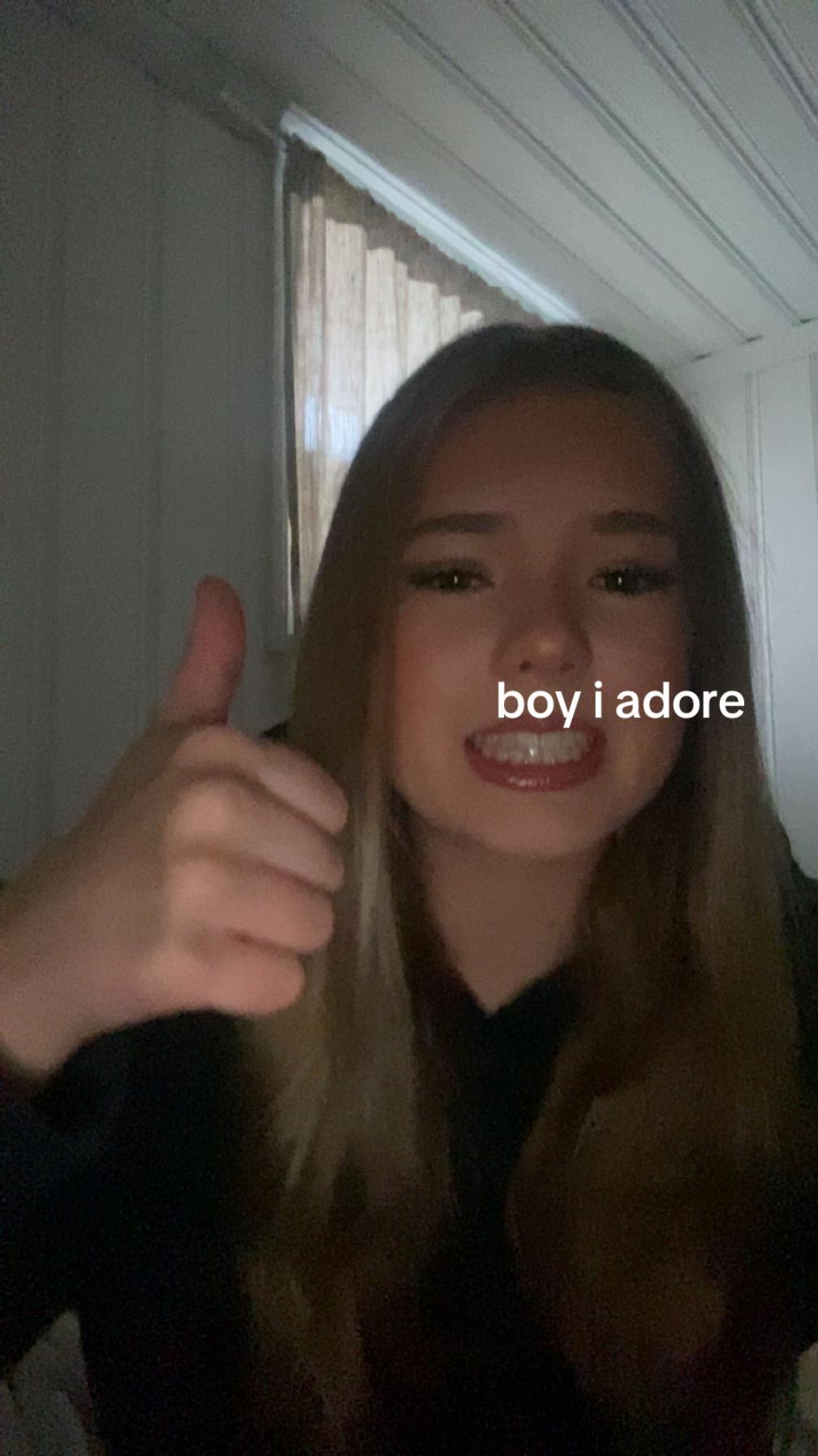 @𝓜𝓸𝓵𝓵𝔂🪽
