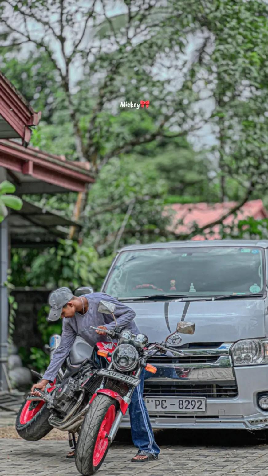 @𝙈𝙞𝙘𝙠𝙚𝙮⚡