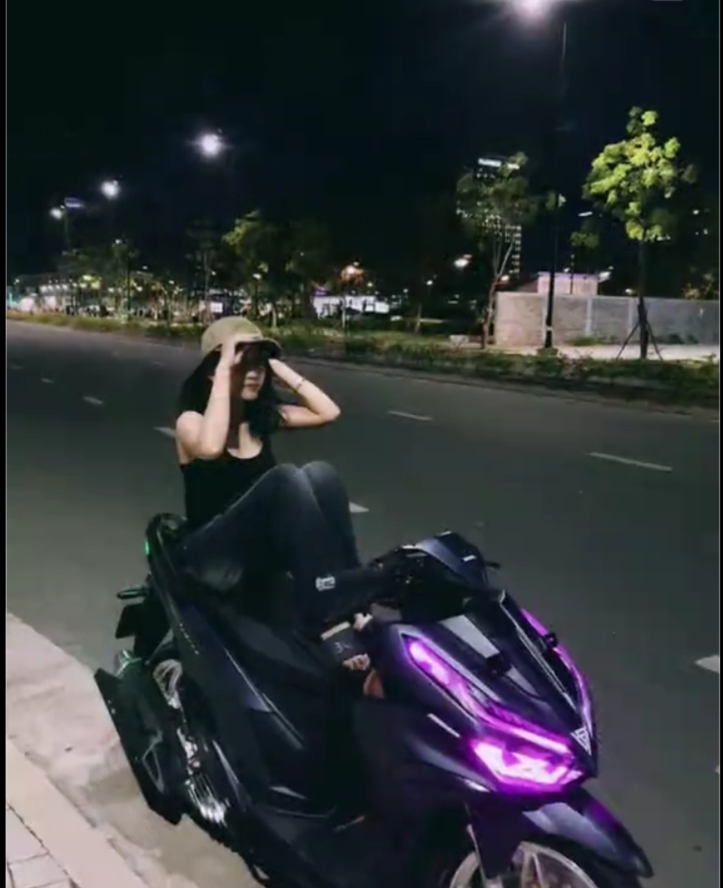 @Bee๐ค
