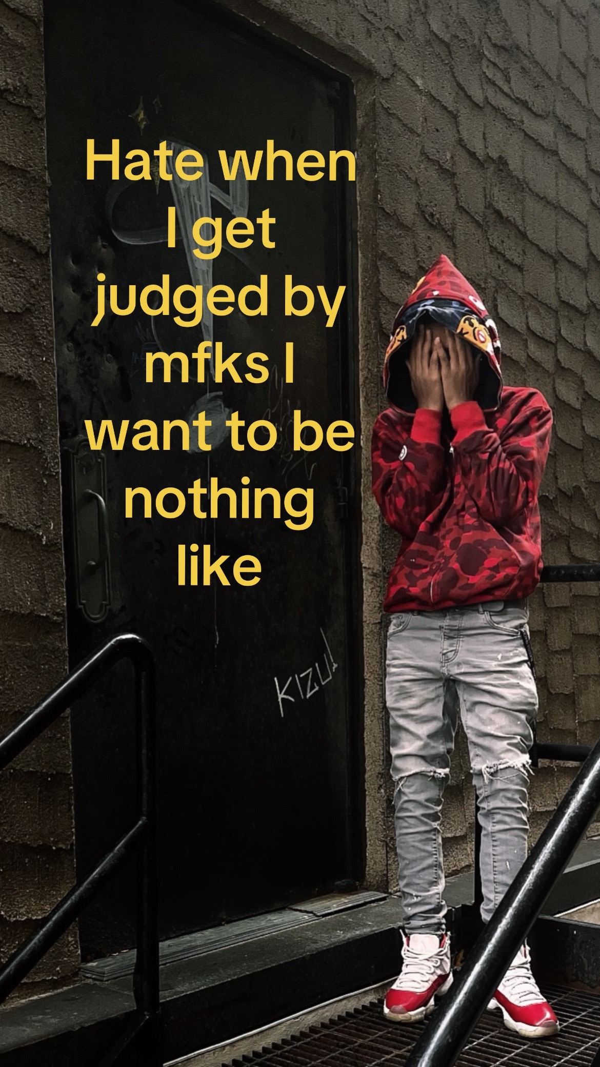 @⃟
