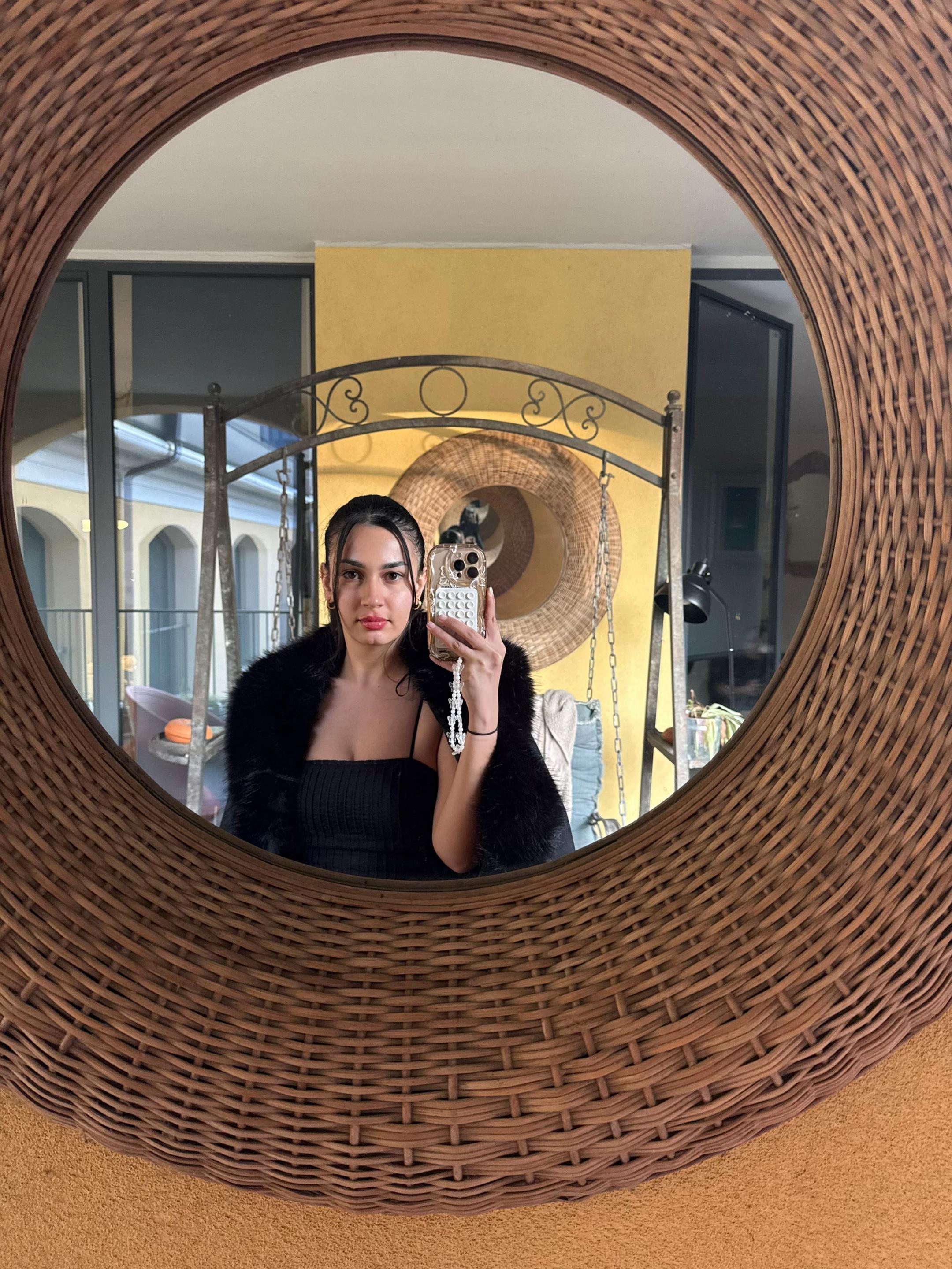 @parisa