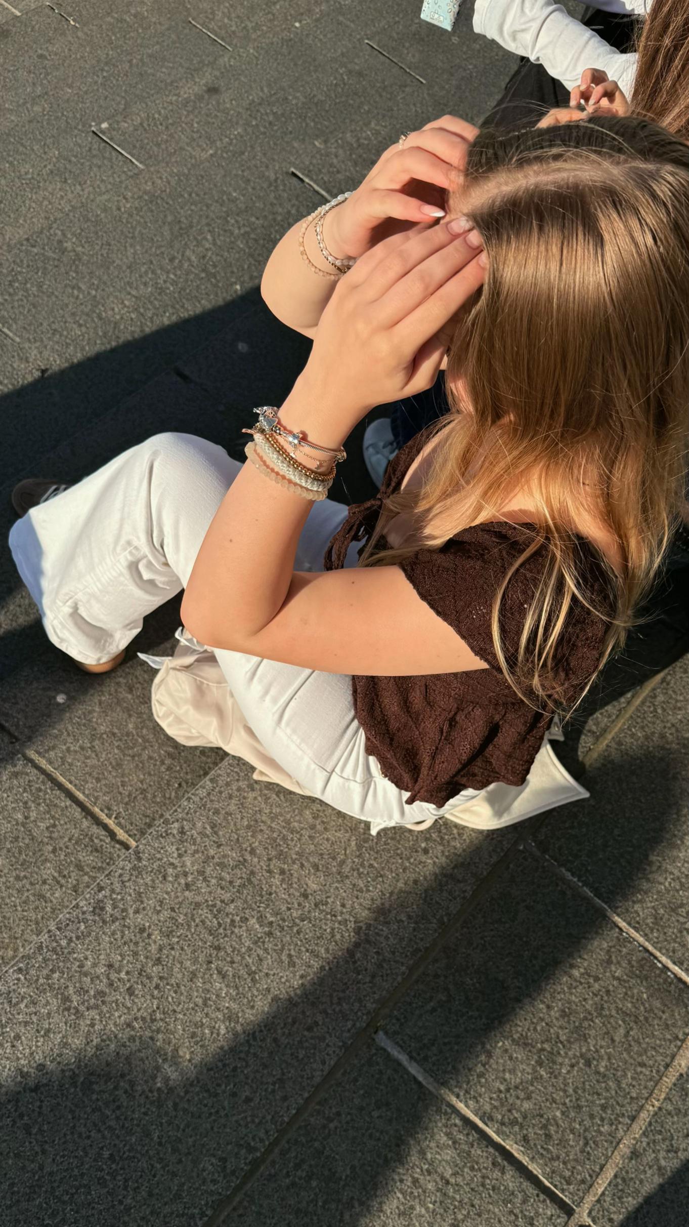 @nia