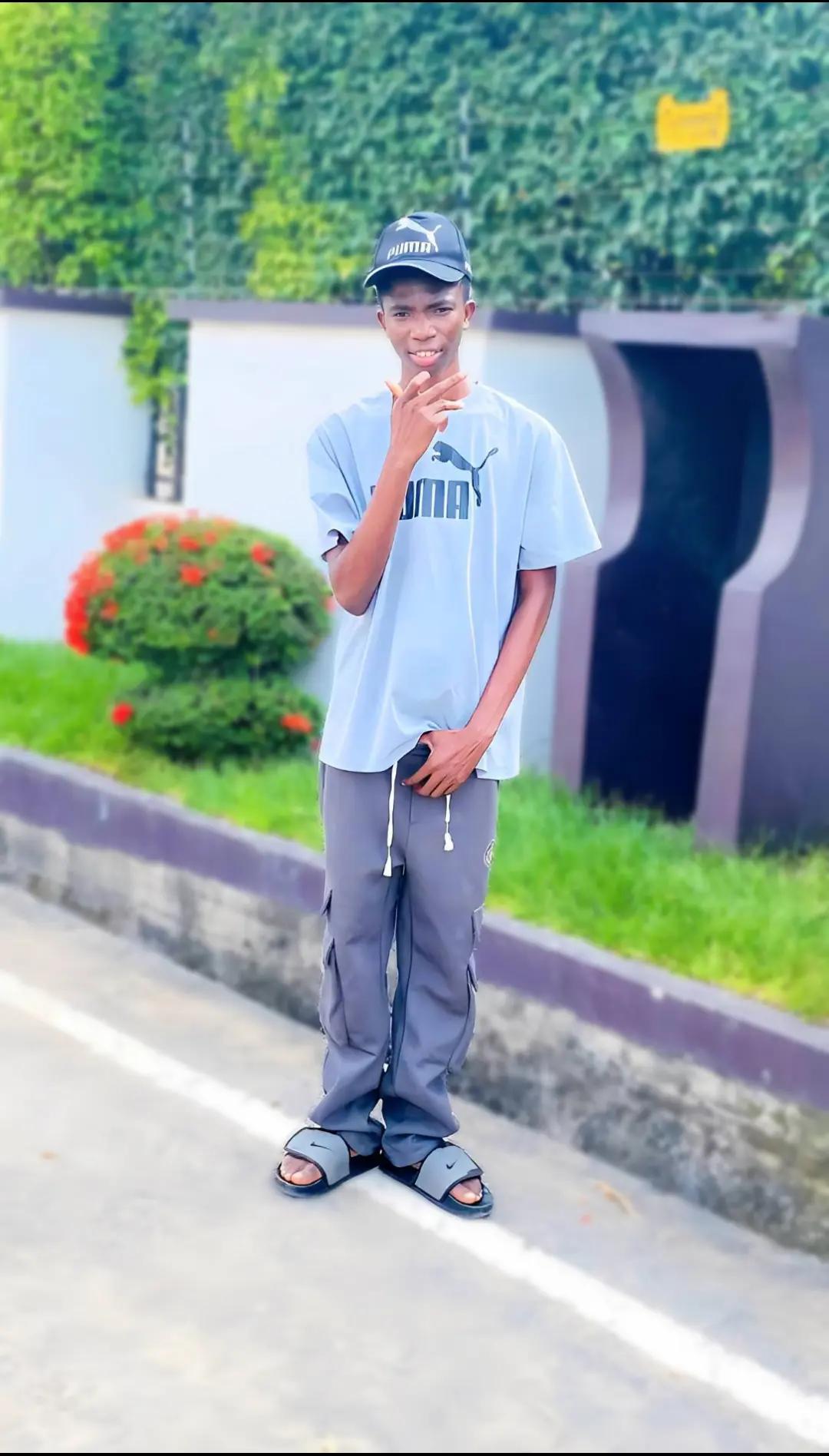 @☘️ℝ. 𝔹. 𝔹. 𝕐𝕠𝕦𝕟𝕘 😉